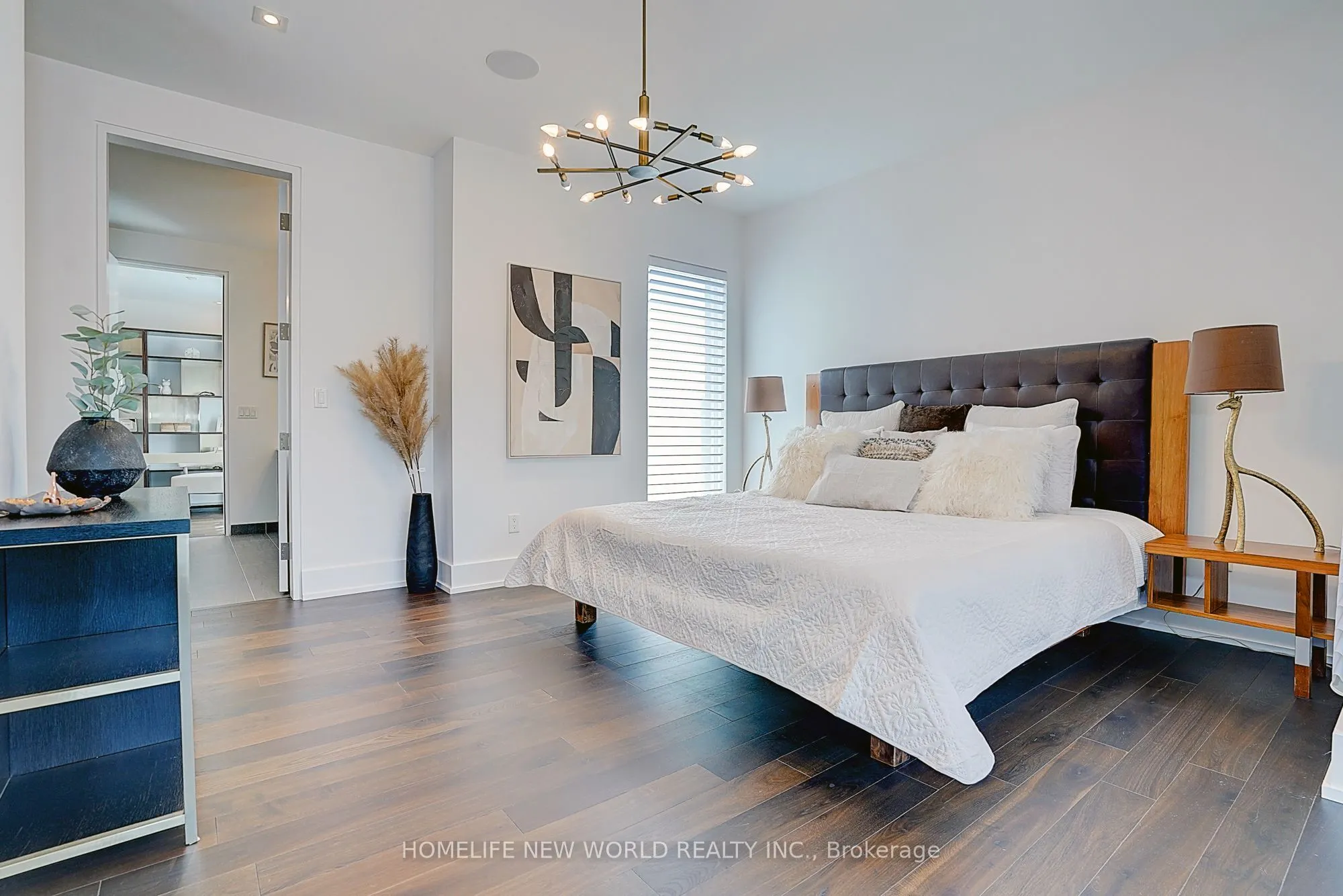 7 Valliere Place W