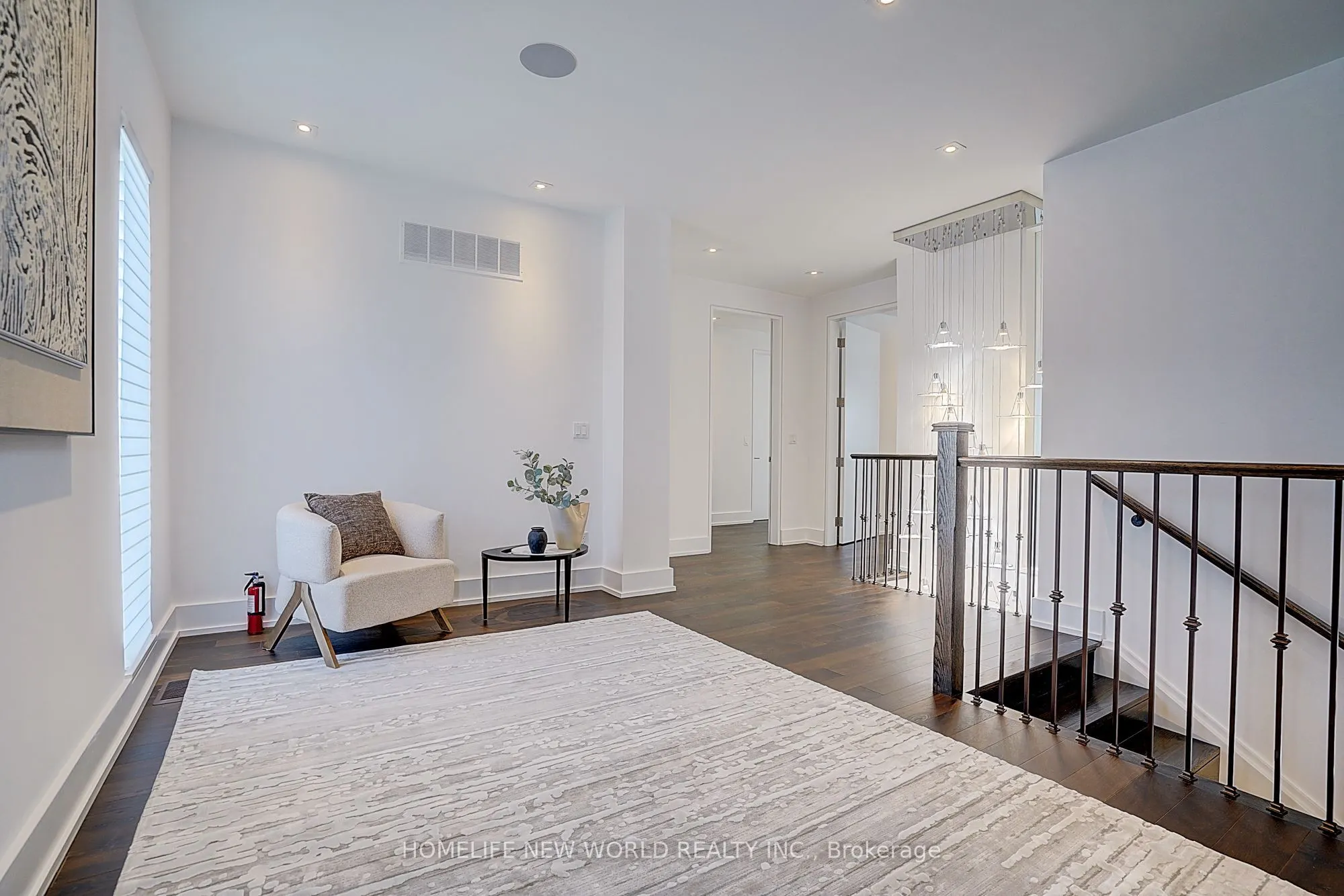 7 Valliere Place W