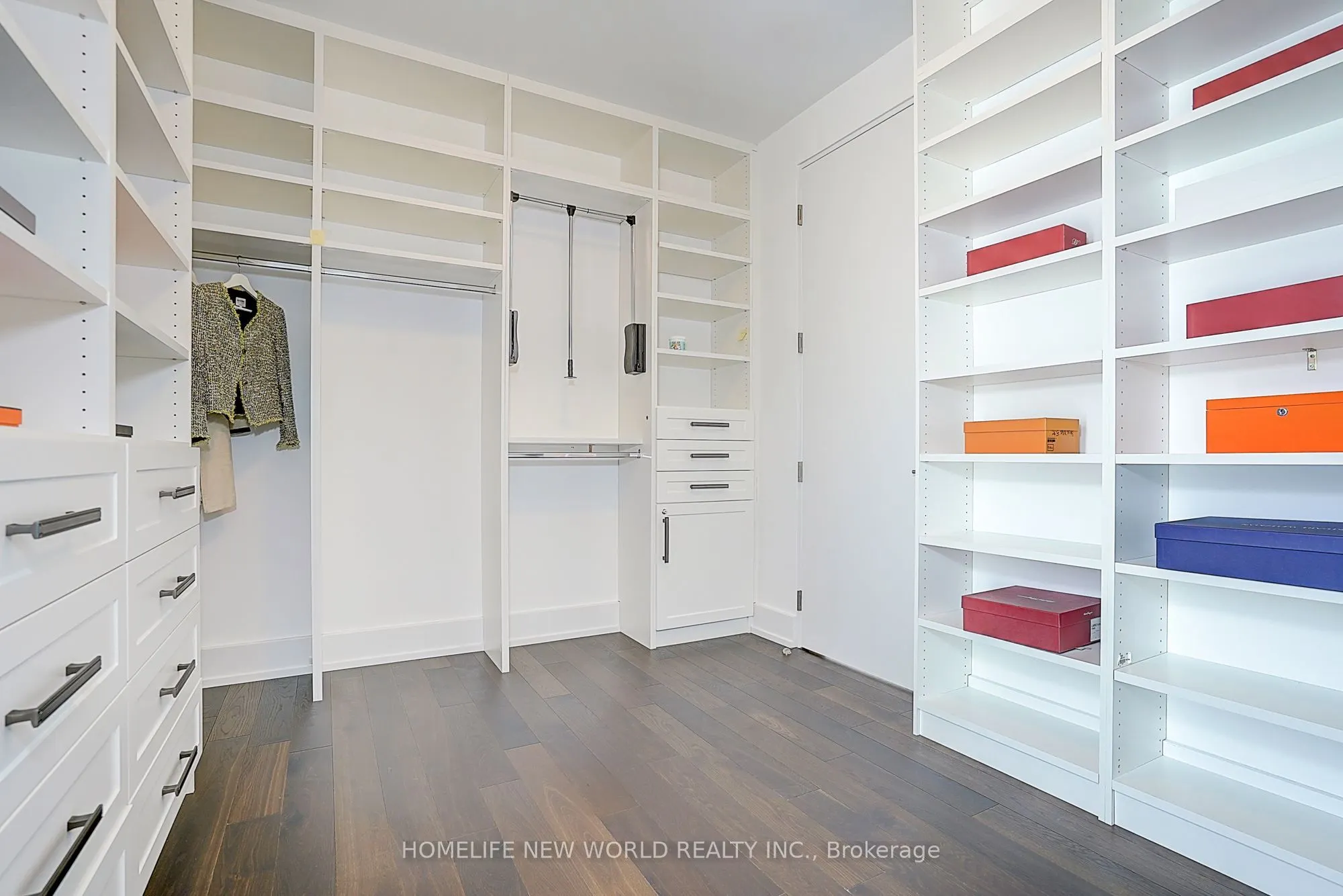 7 Valliere Place W