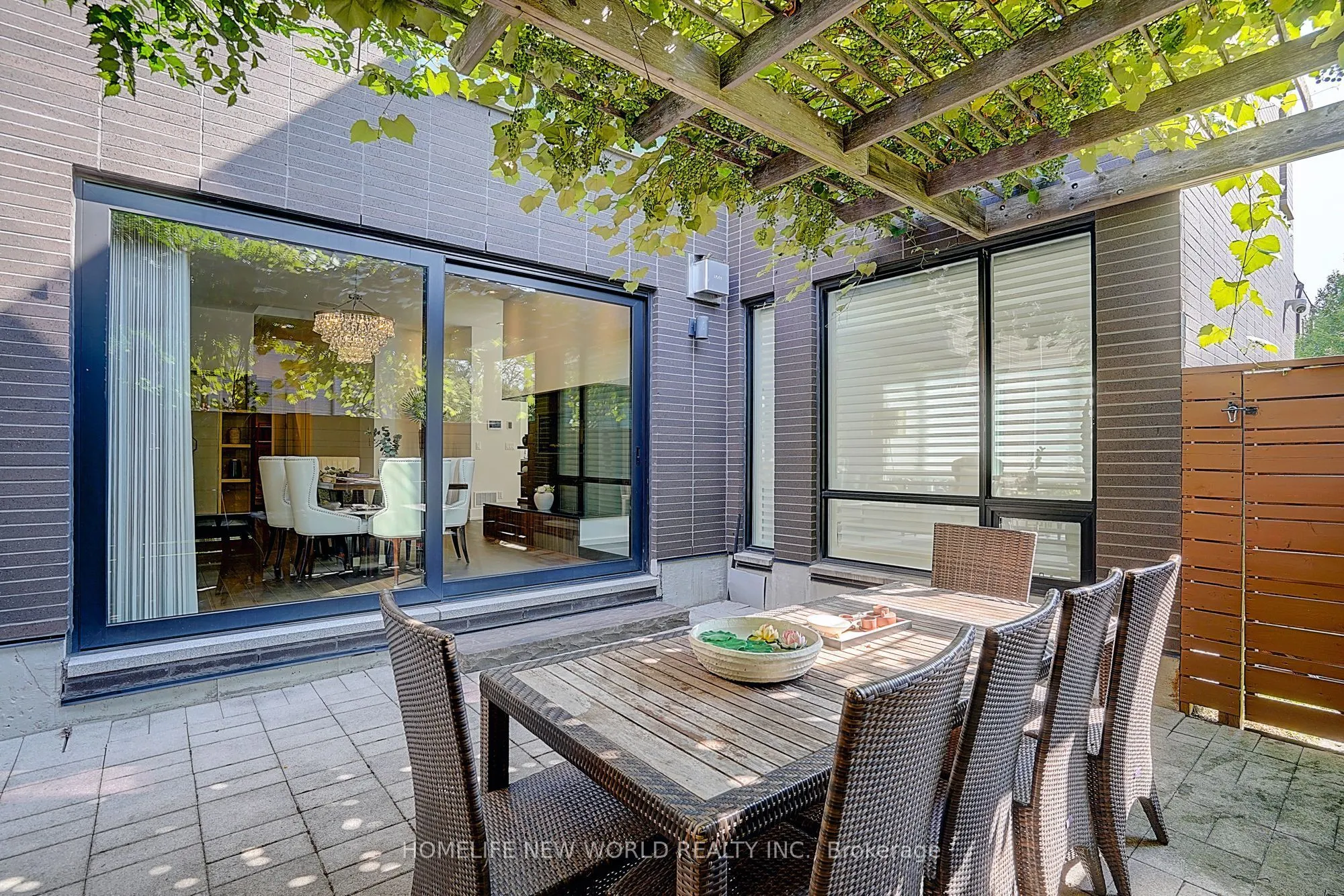 7 Valliere Place W
