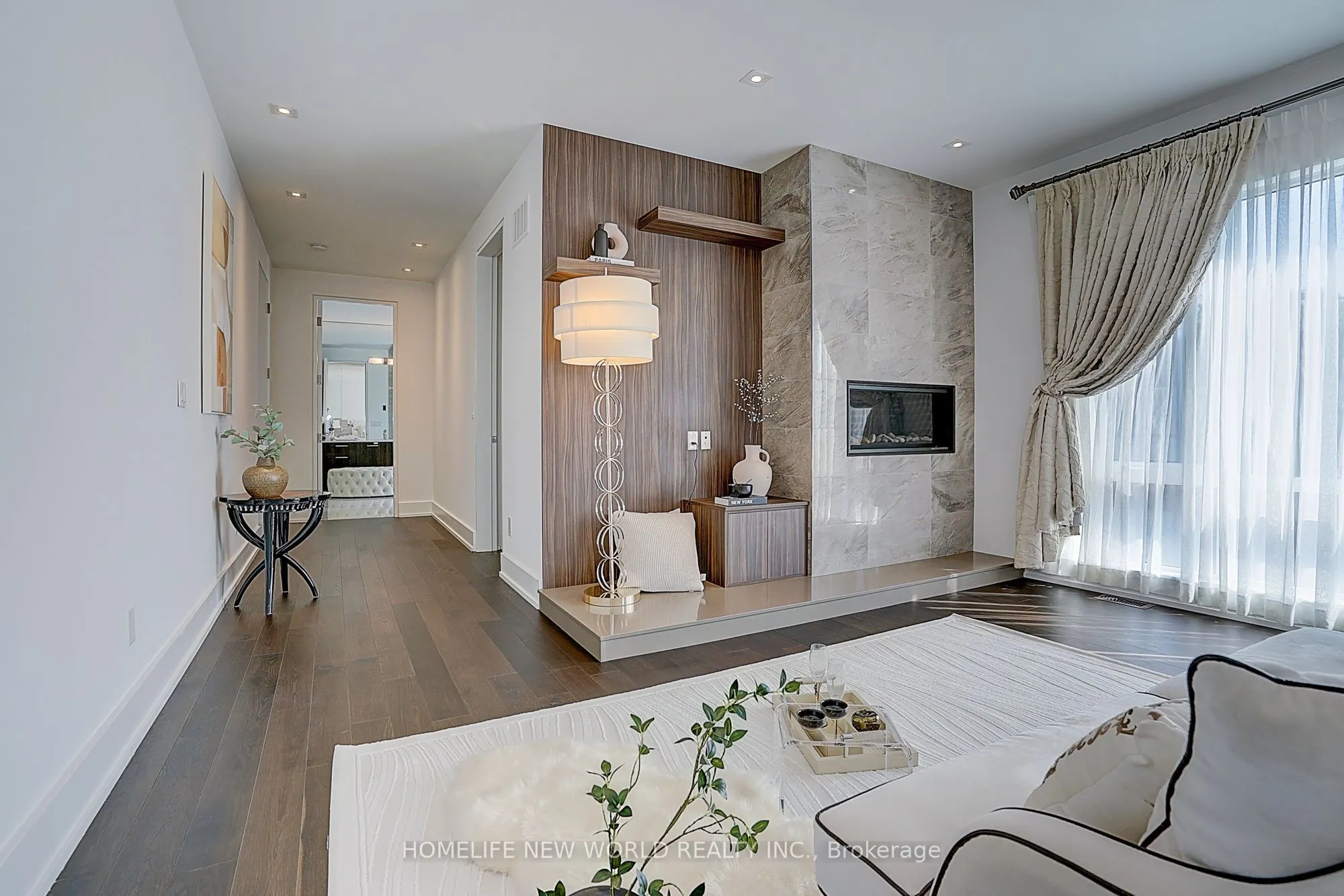 7 Valliere Place W