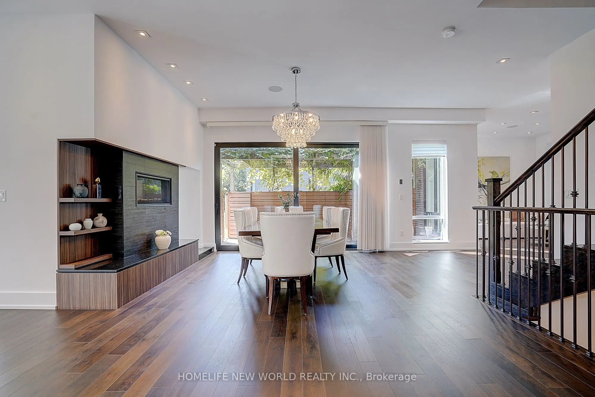 7 Valliere Place W