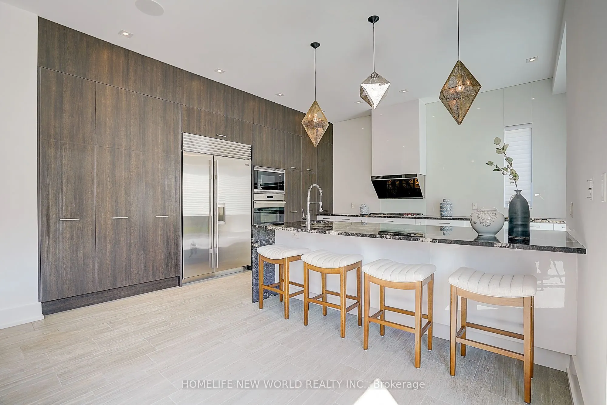 7 Valliere Place W