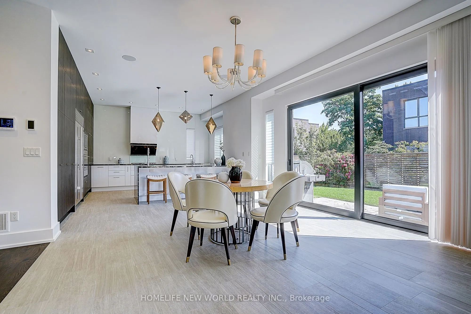 7 Valliere Place W