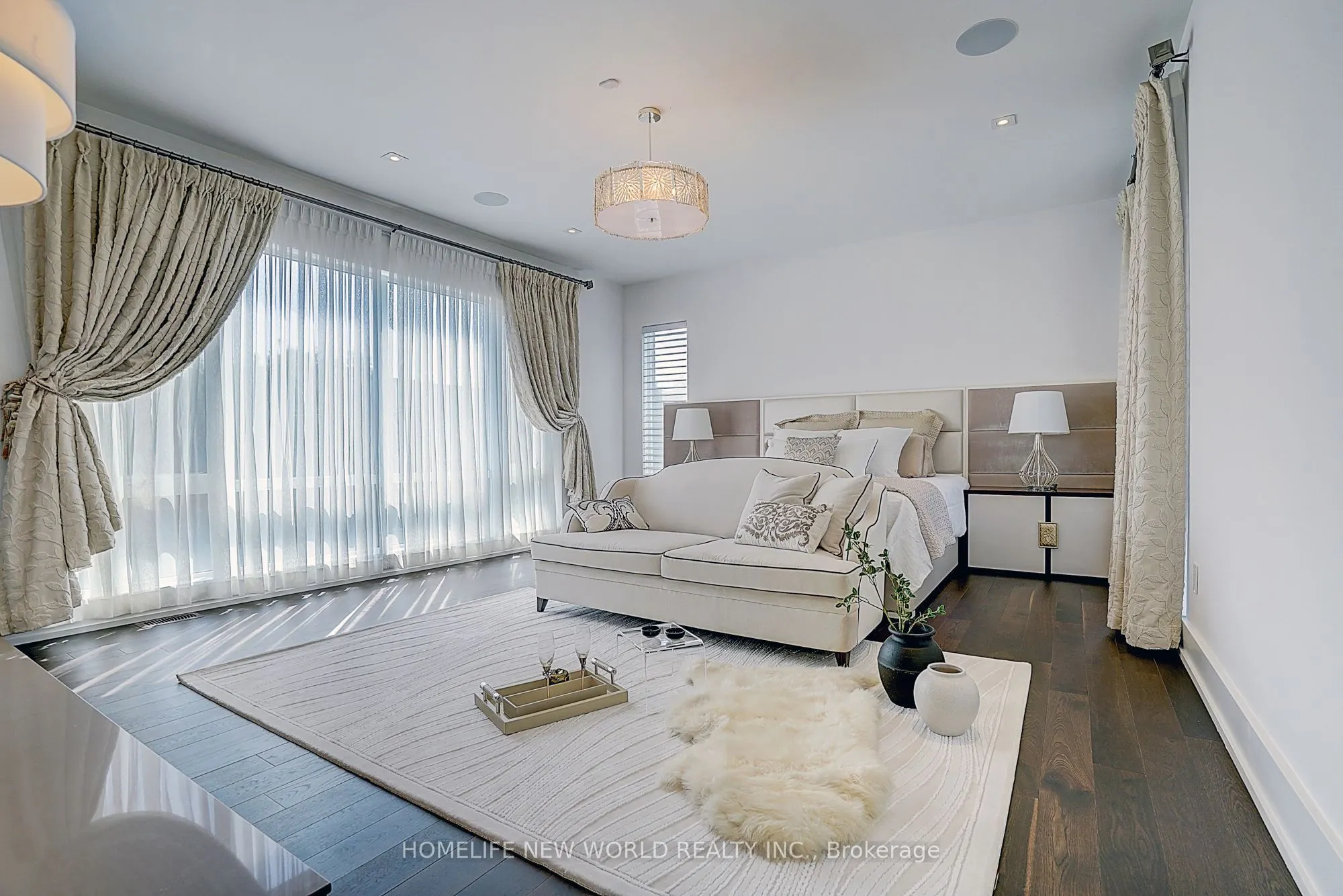 7 Valliere Place W
