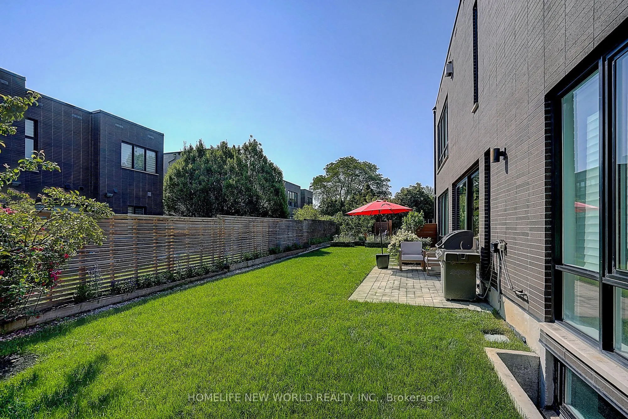 7 Valliere Place W