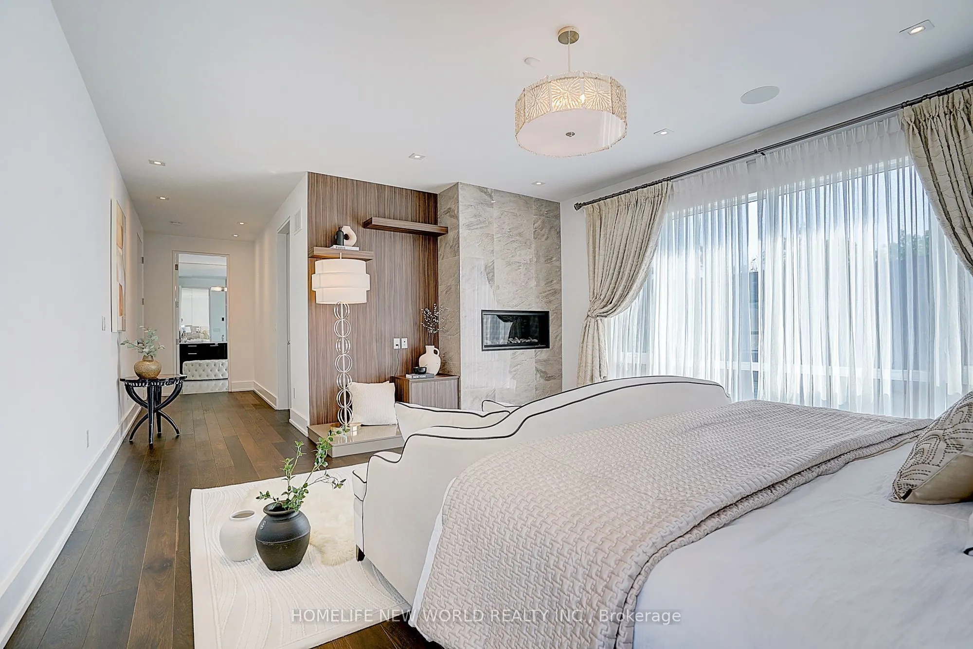 7 Valliere Place W