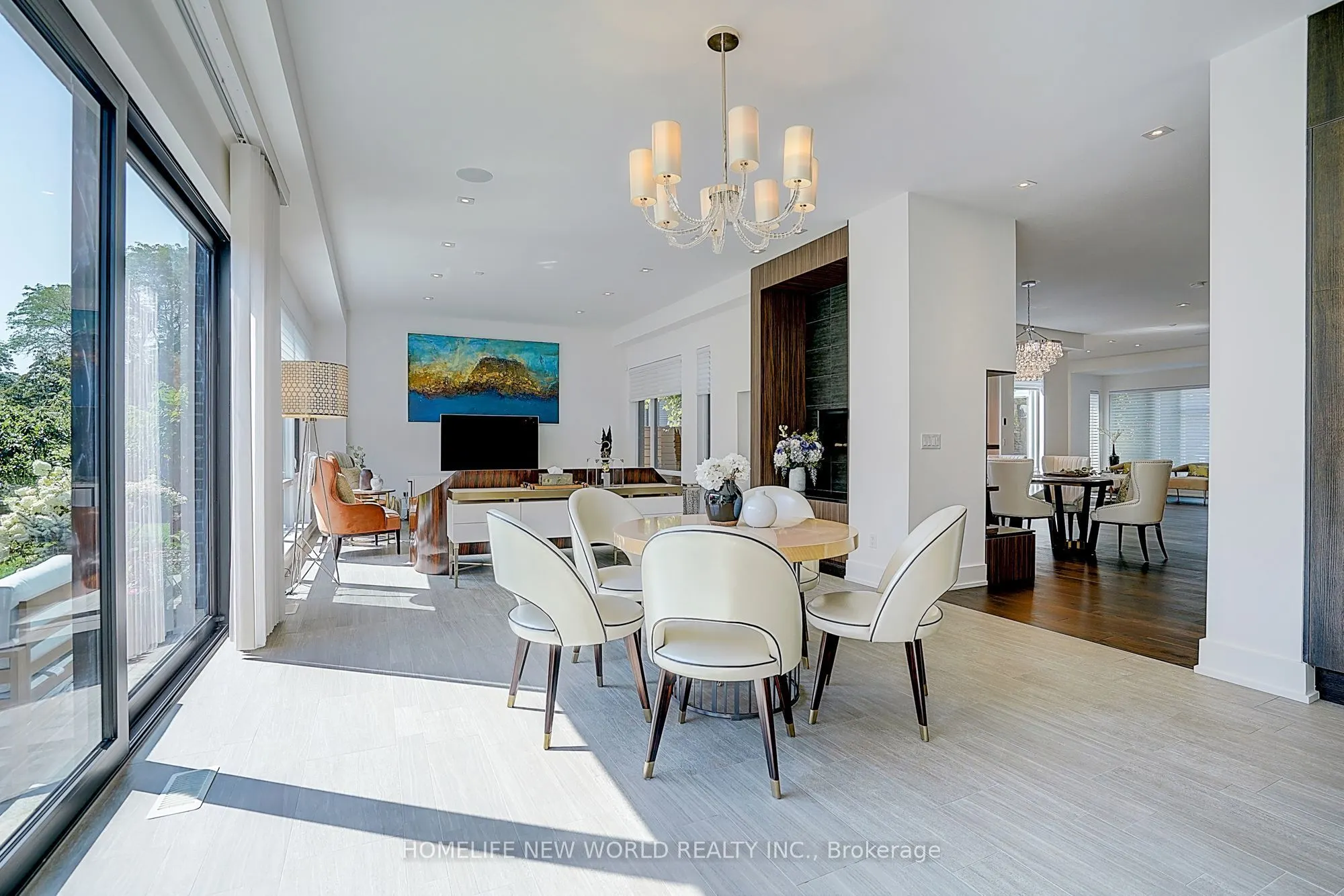 7 Valliere Place W