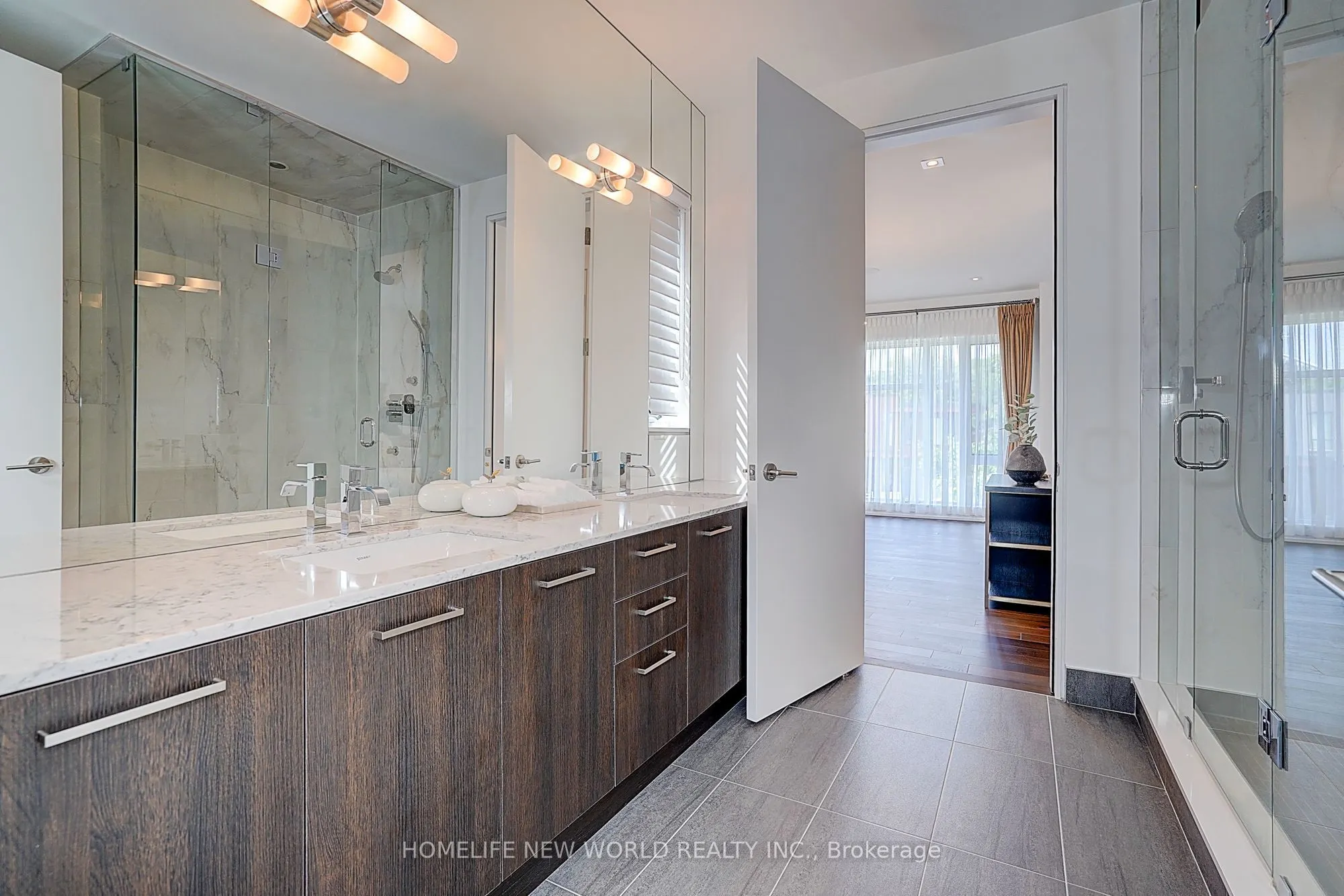 7 Valliere Place W