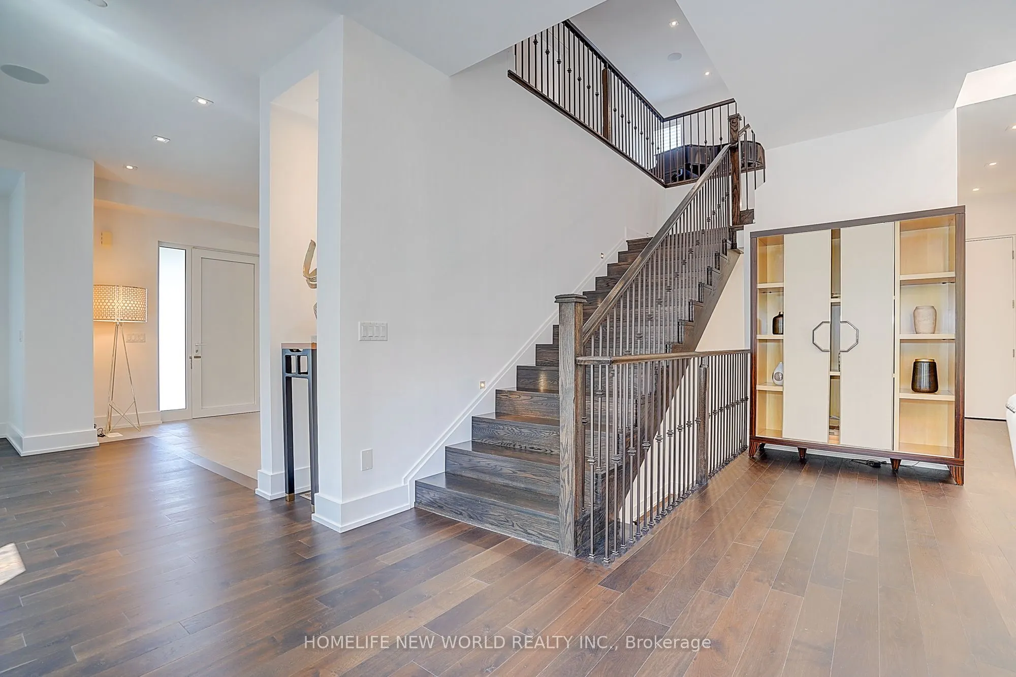 7 Valliere Place W