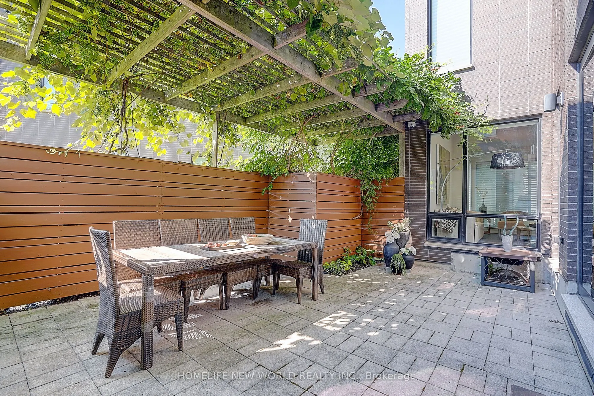 7 Valliere Place W