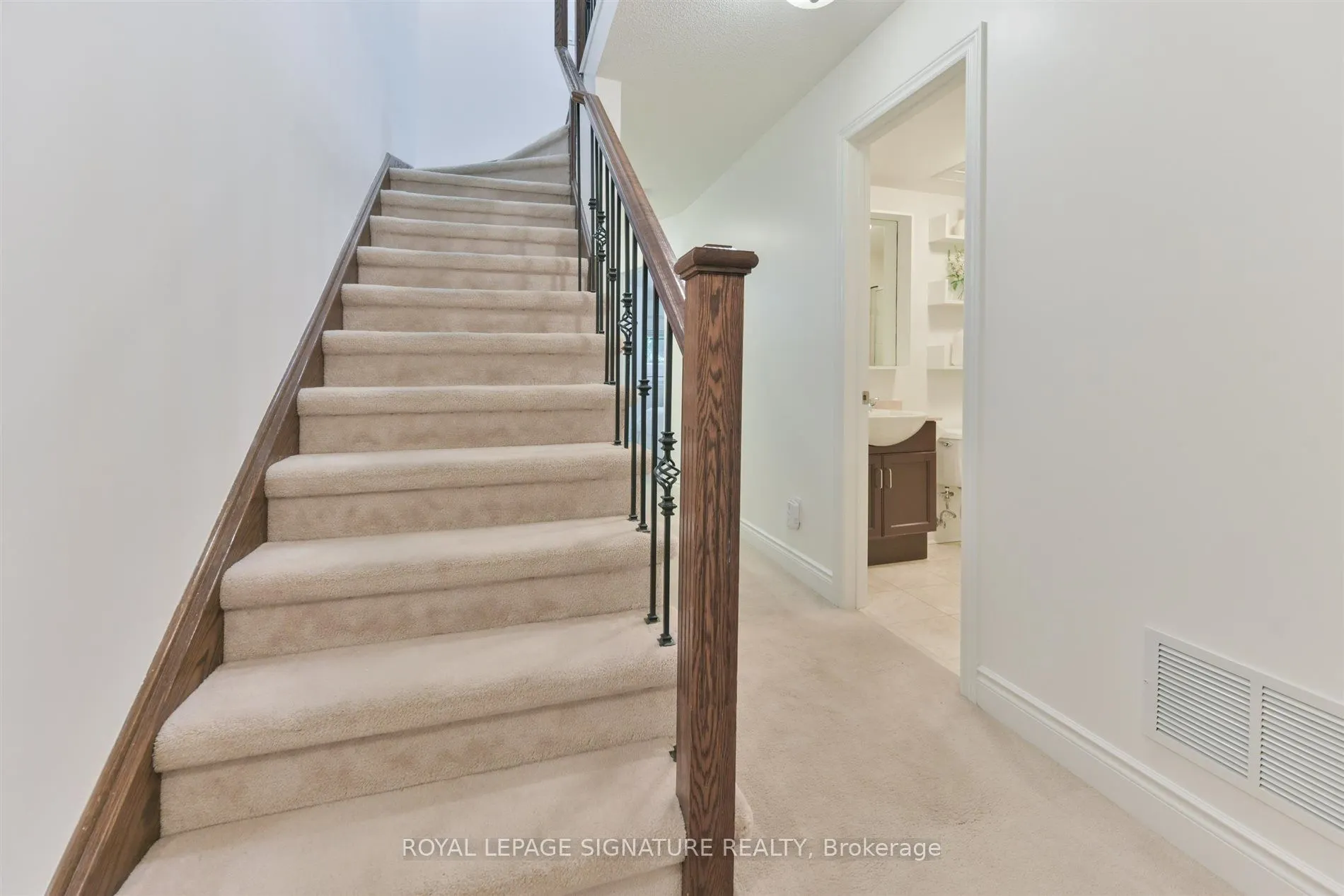 70 Byng Avenue #24