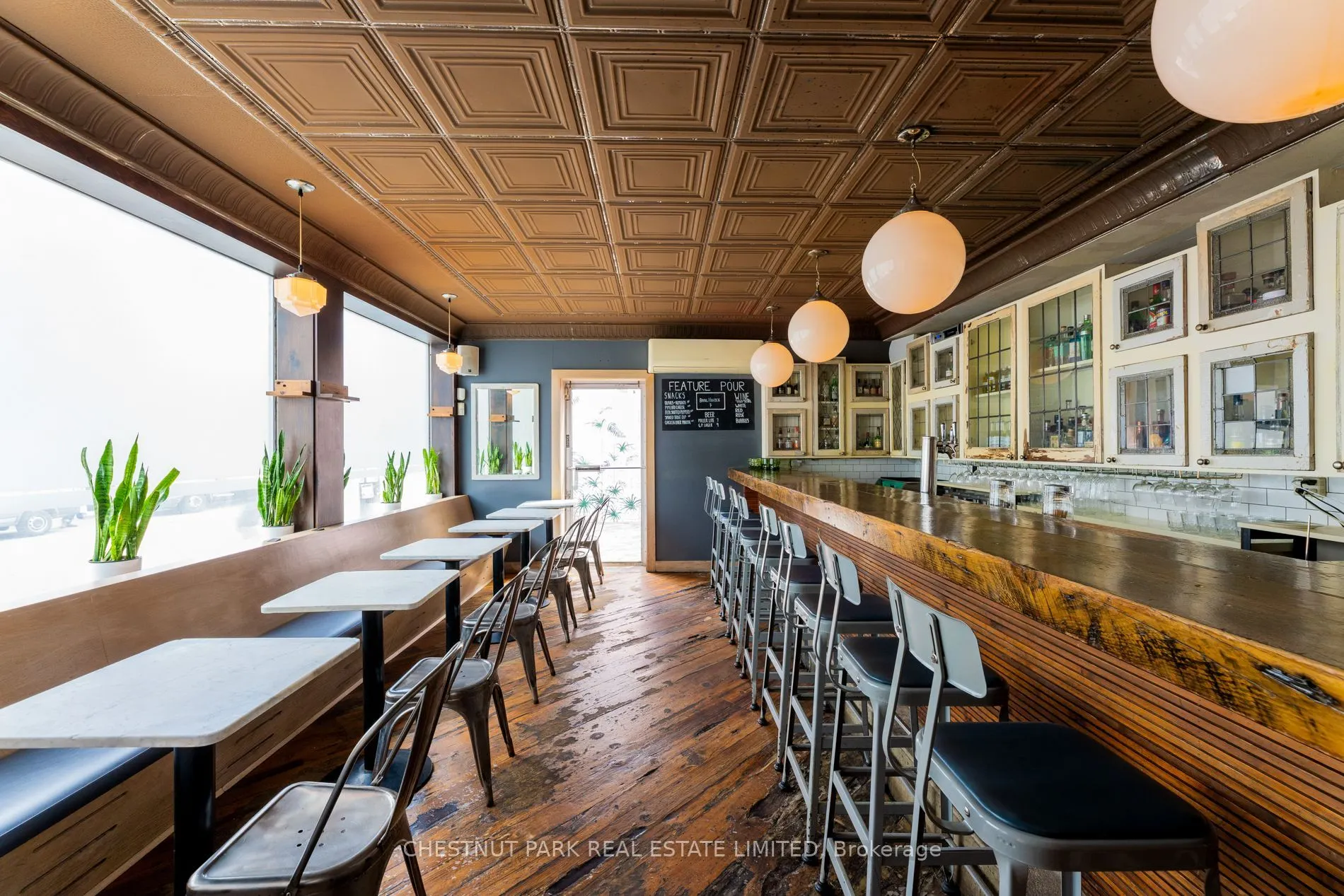 923 Dundas Street W