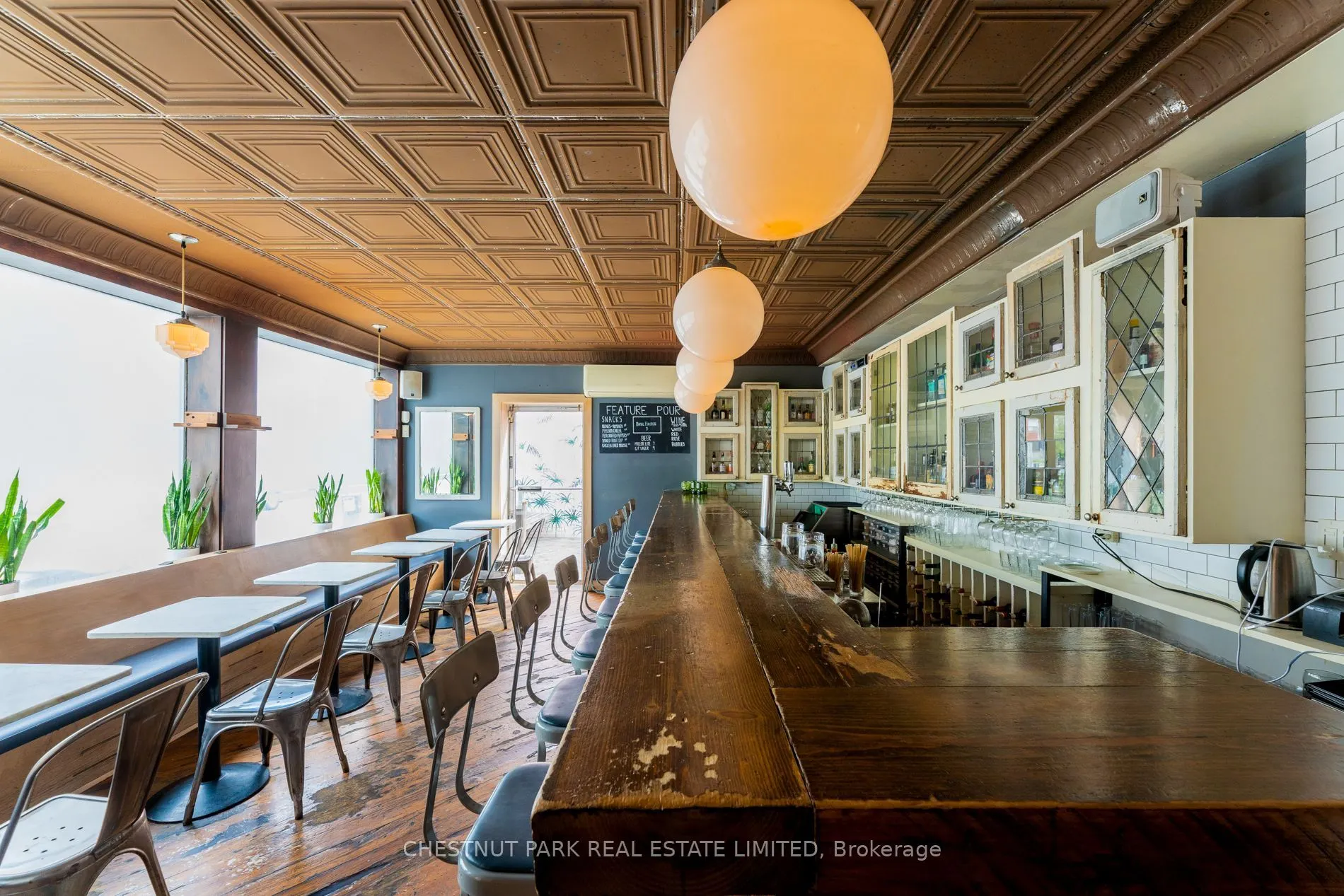923 Dundas Street W