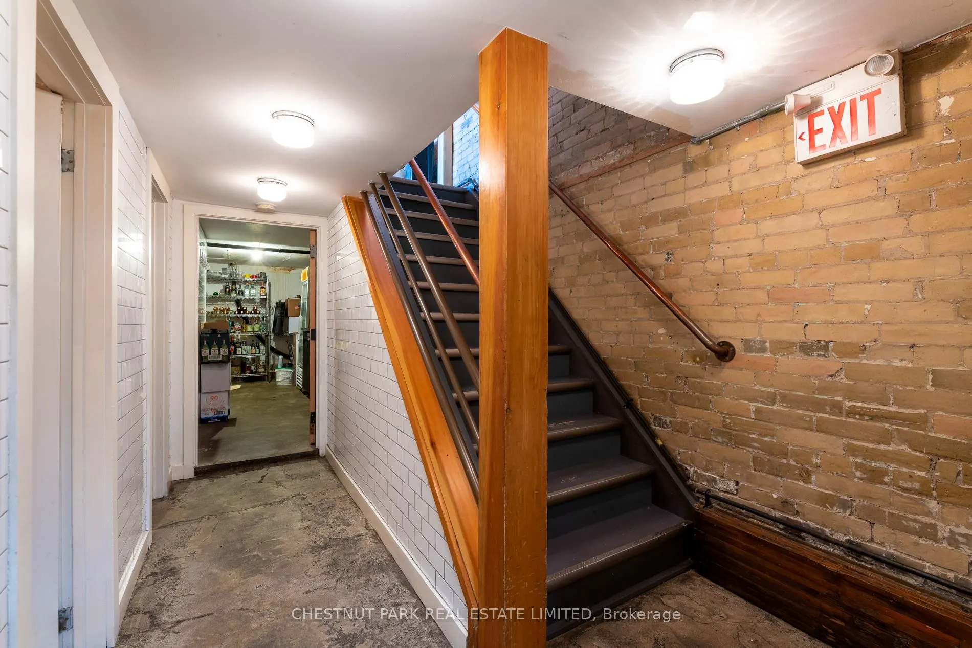 923 Dundas Street W
