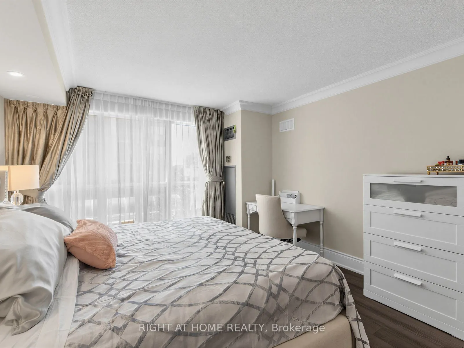 28 Hollywood Avenue #311