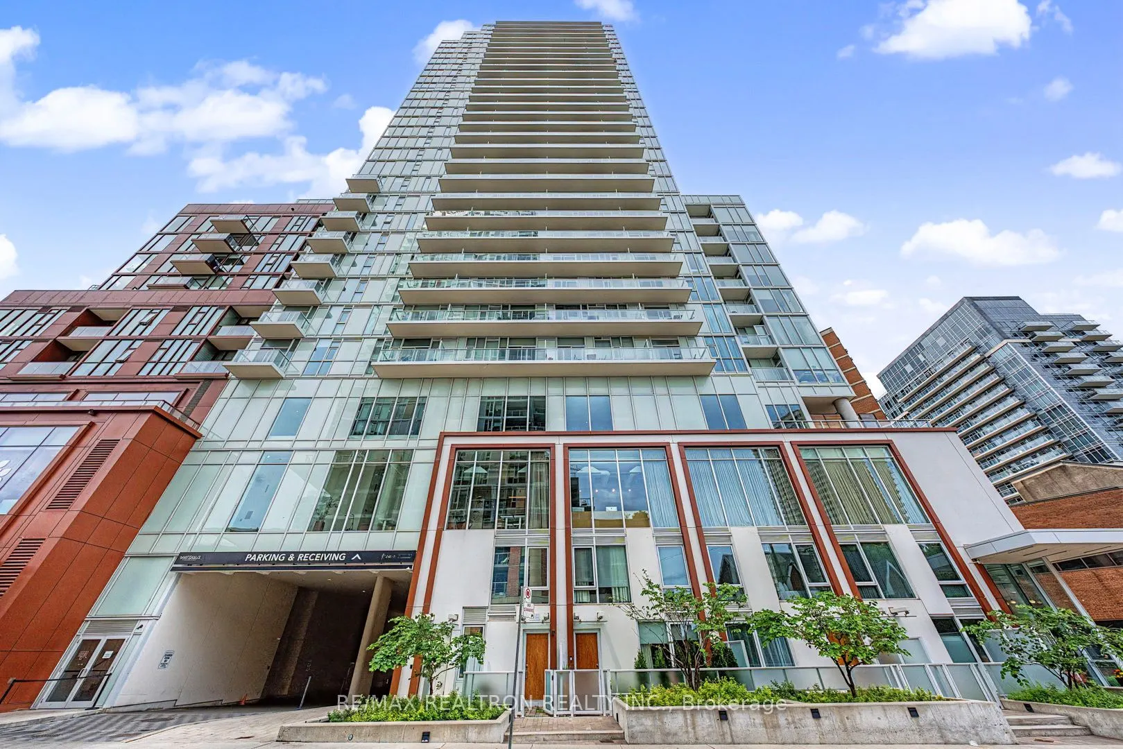 33 Helendale Avenue #102
