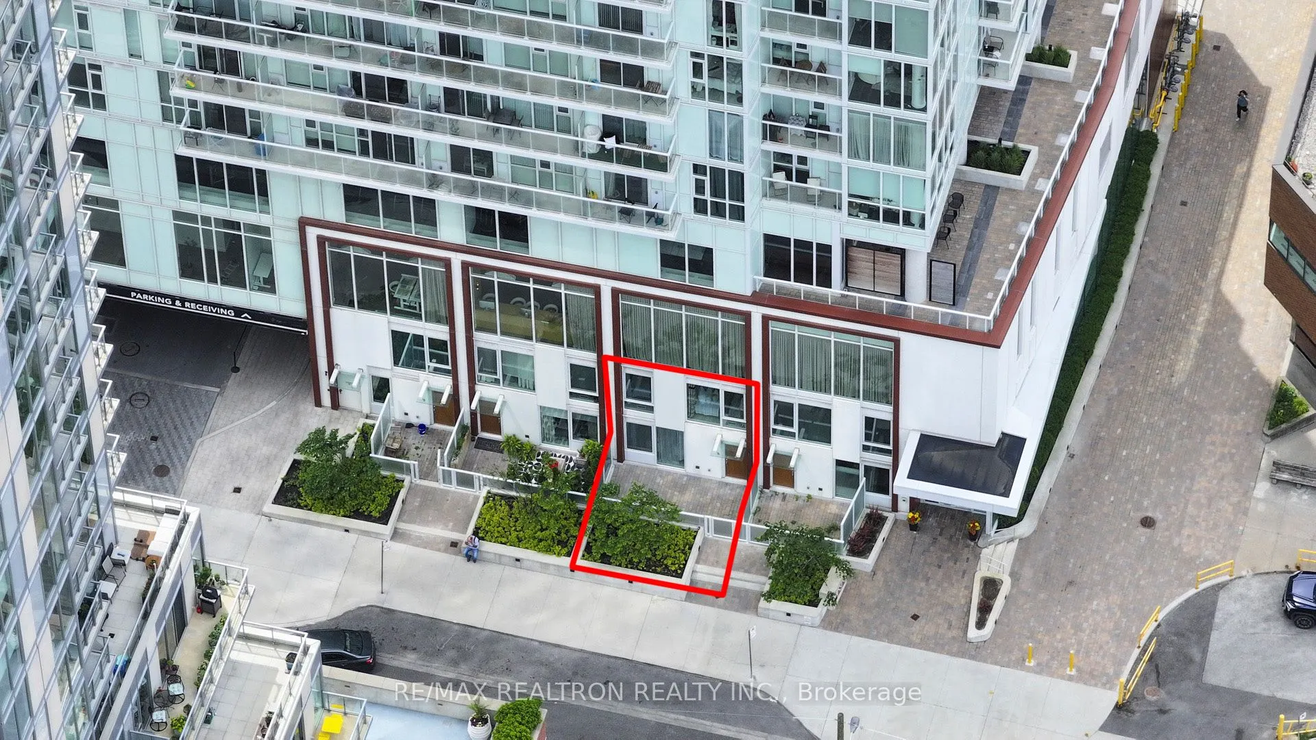 33 Helendale Avenue #102