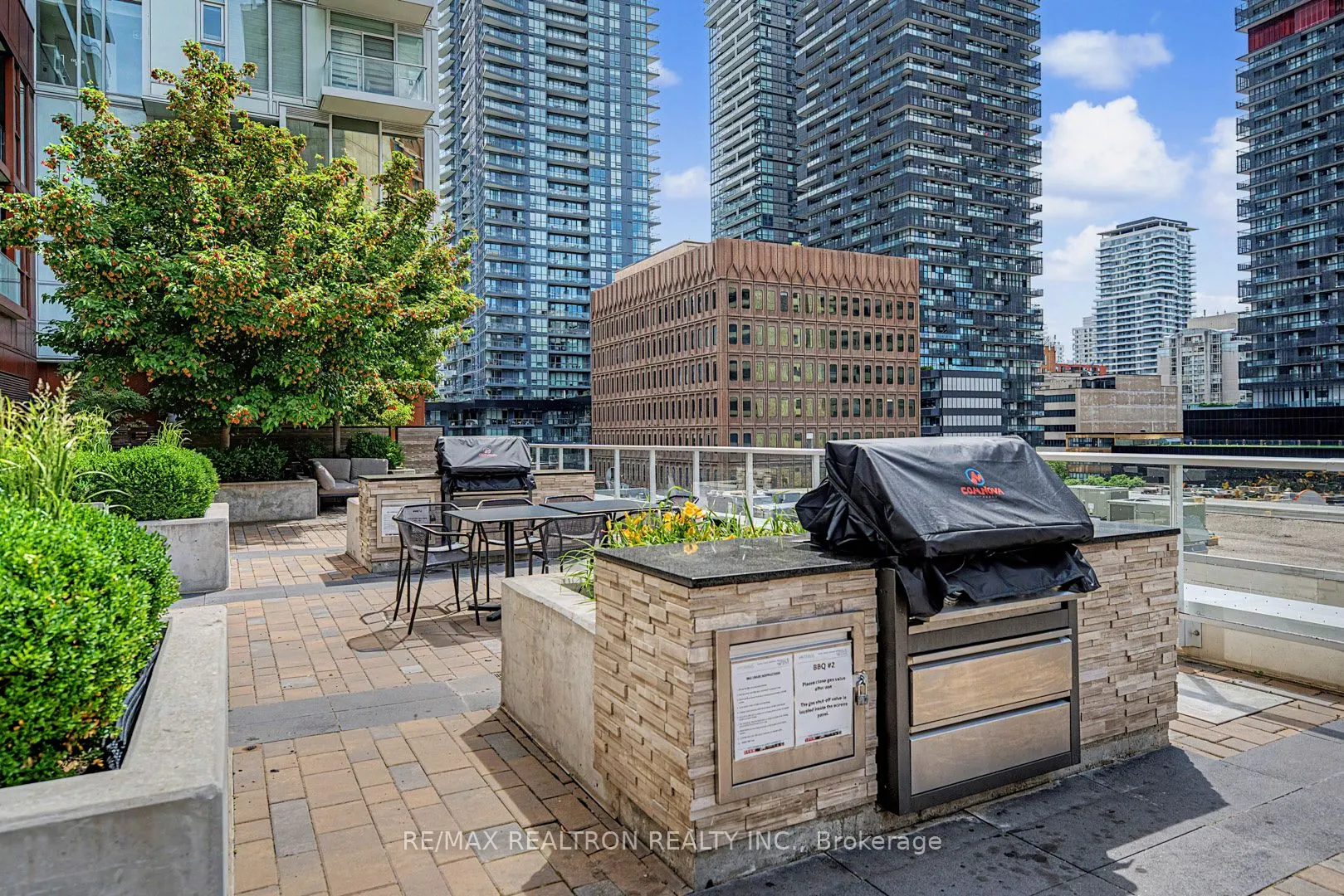 33 Helendale Avenue #102