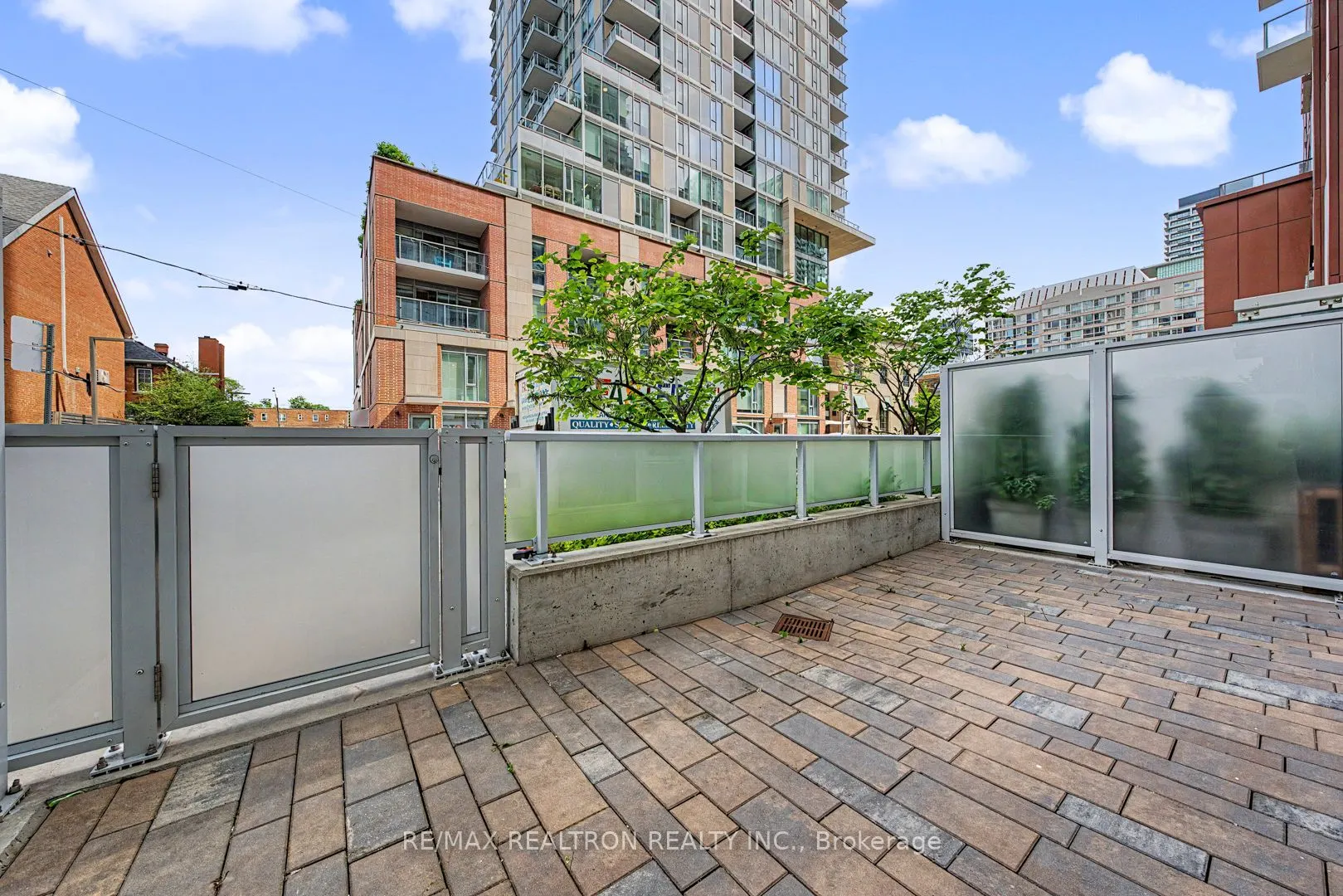 33 Helendale Avenue #102