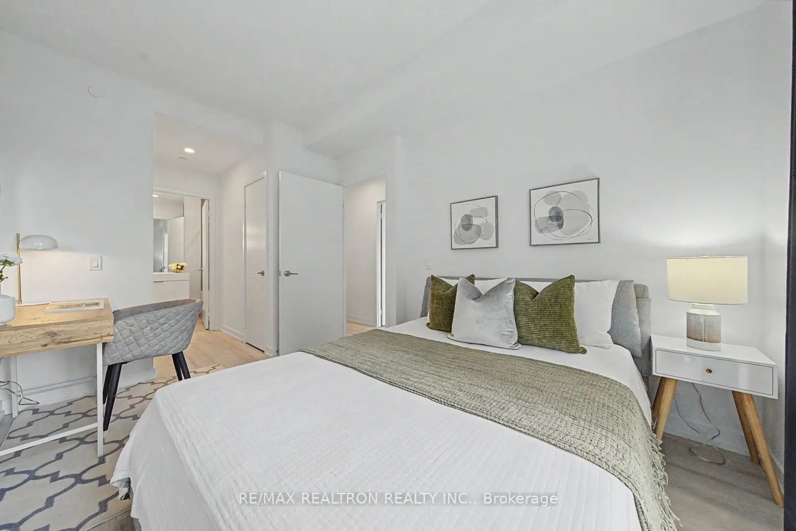 33 Helendale Avenue #102