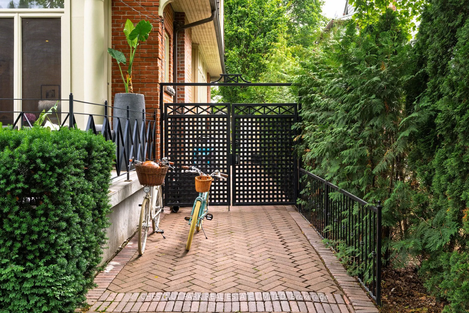 83 Binscarth Road