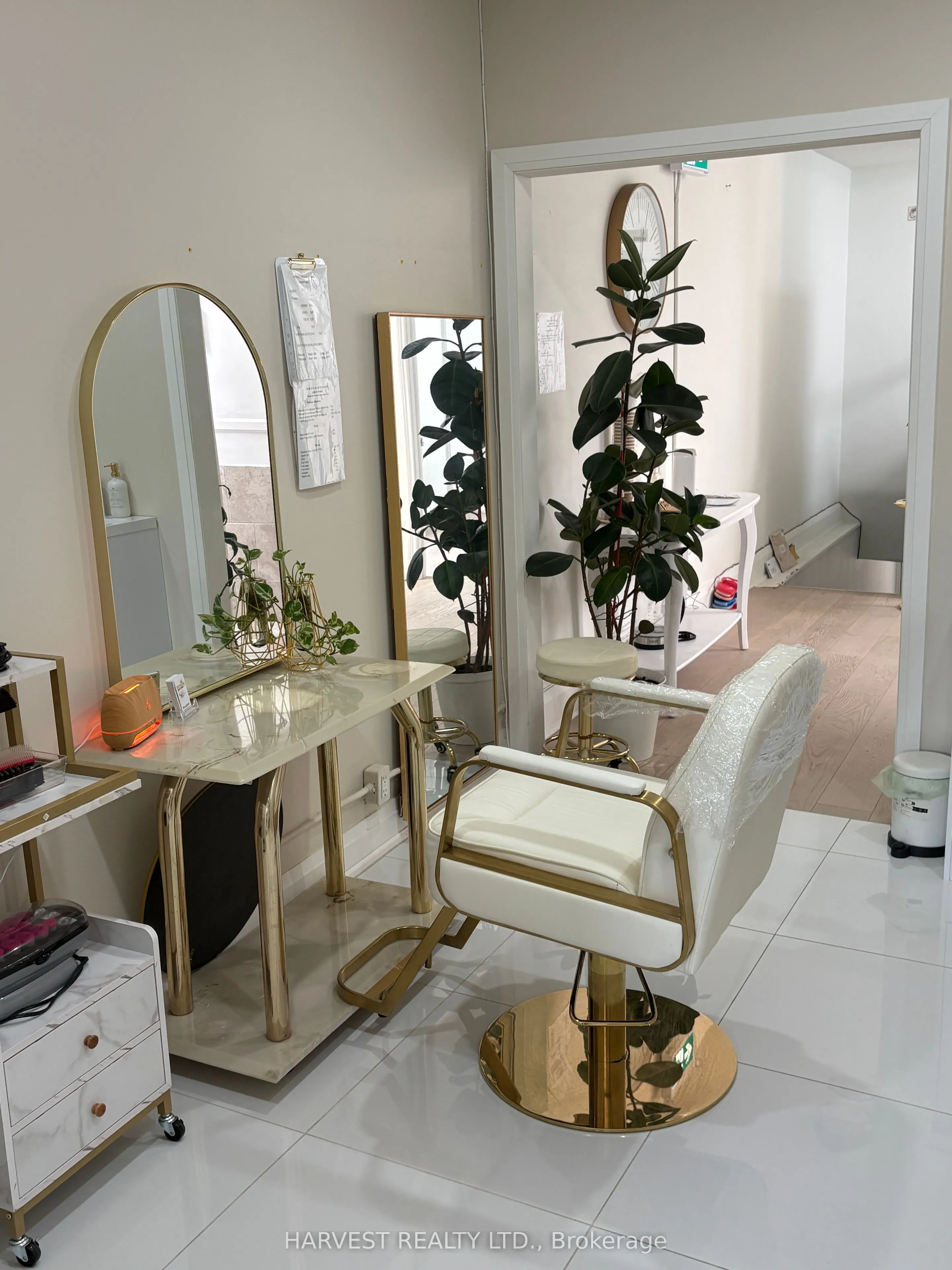 728 St Clair Avenue W #2nd floor