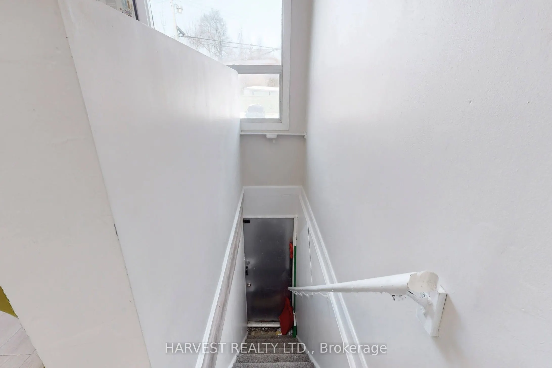 728 St Clair Avenue W #2nd floor