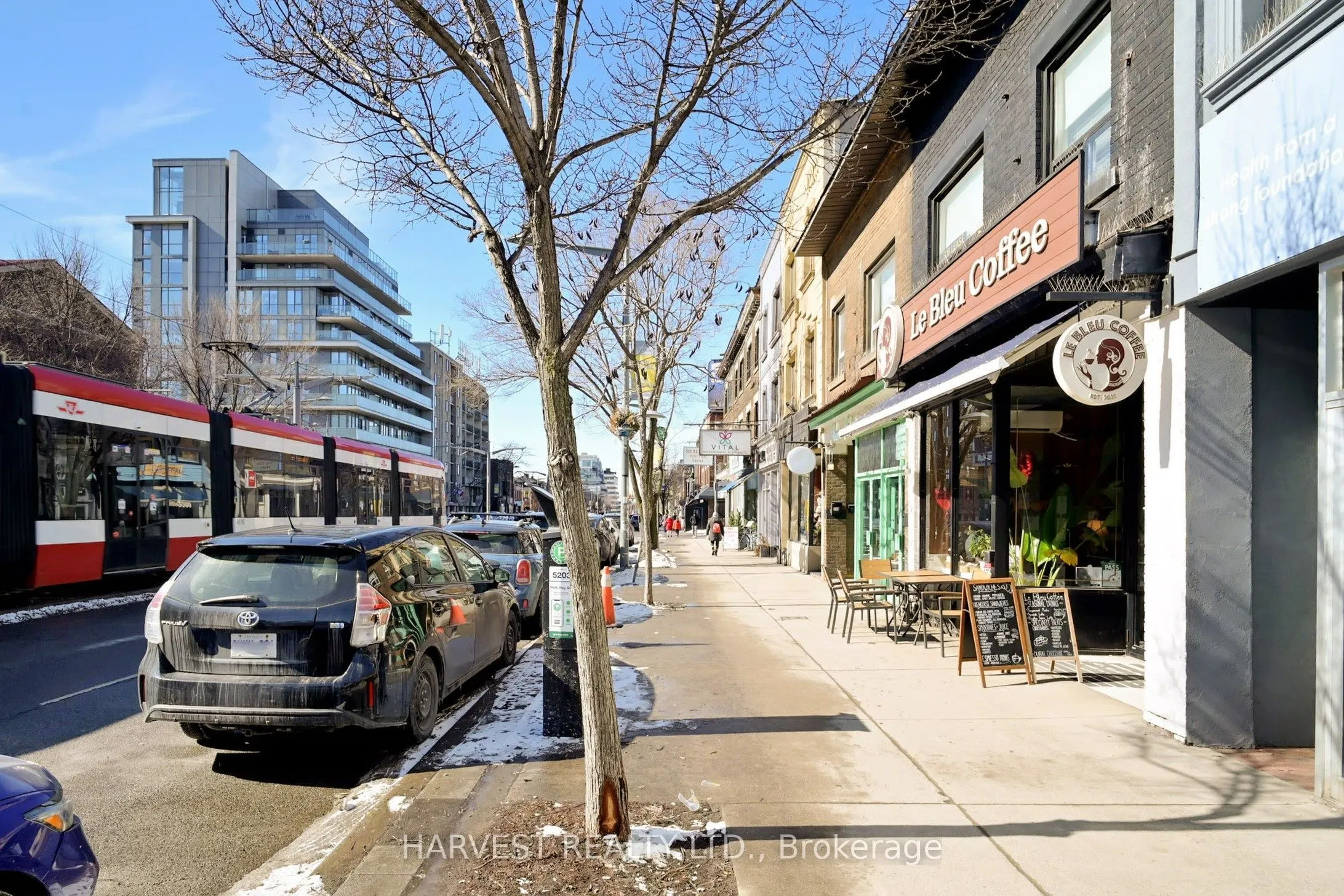 728 St Clair Avenue W #2nd floor