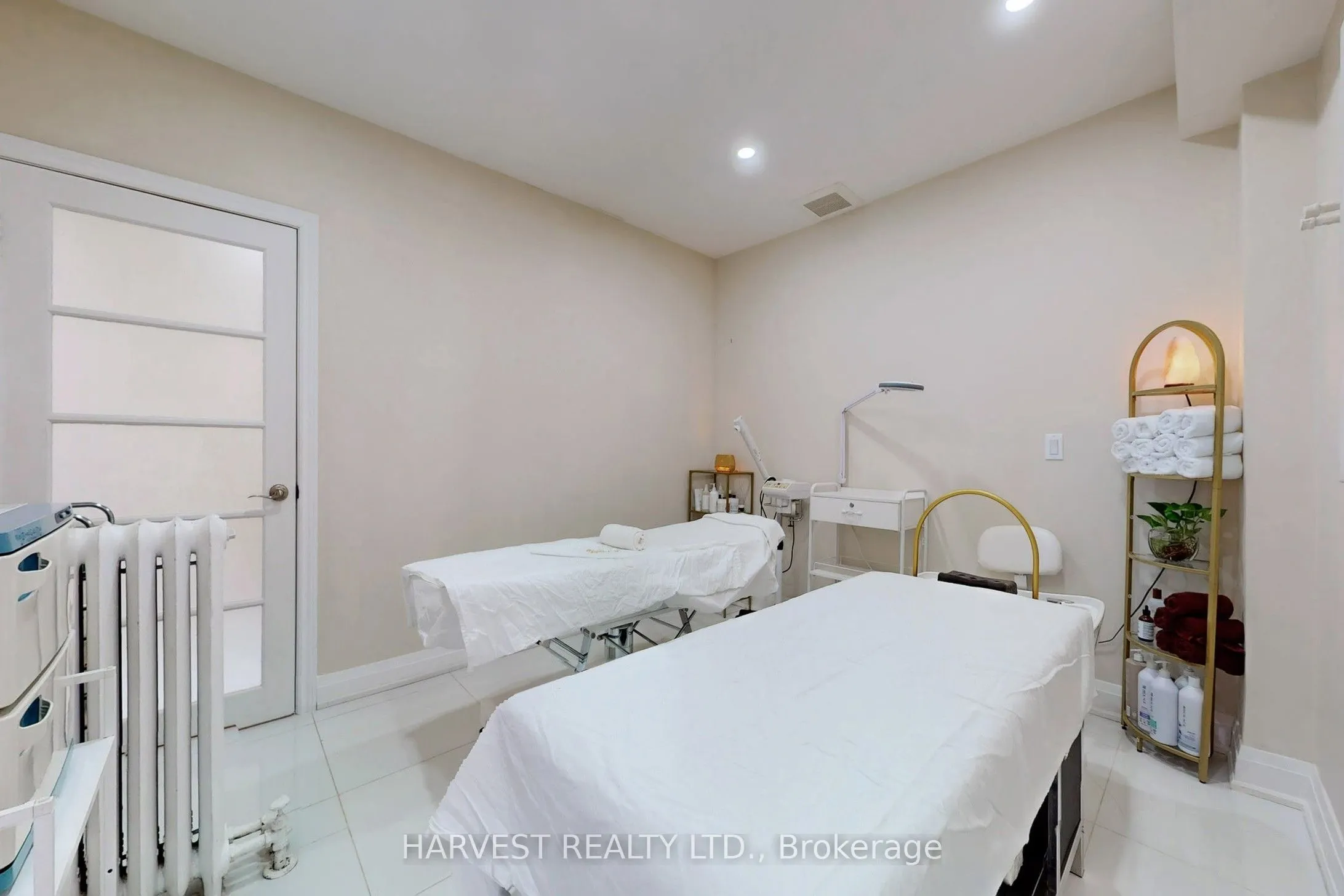 728 St Clair Avenue W #2nd floor