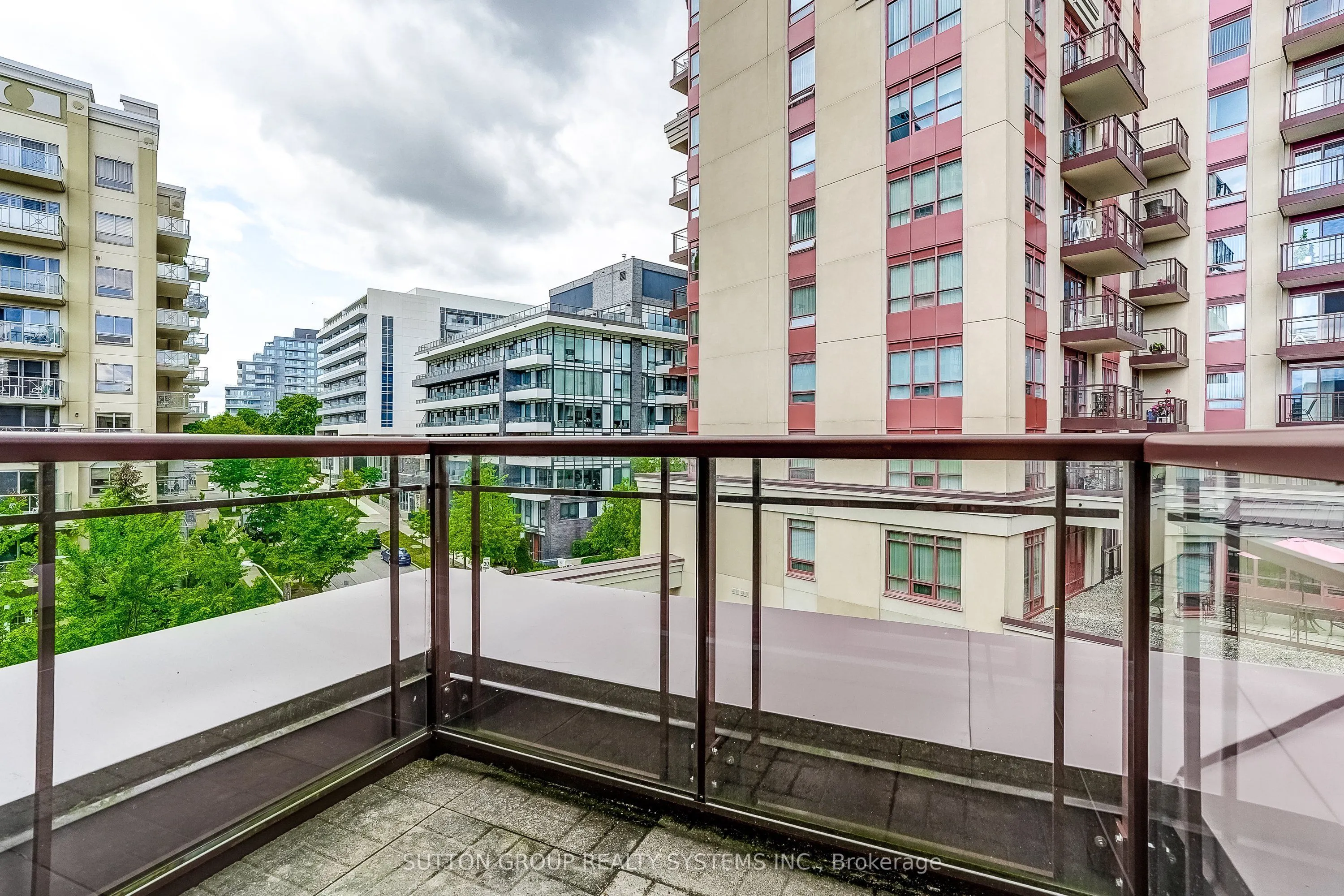 15 Rean Drive #408