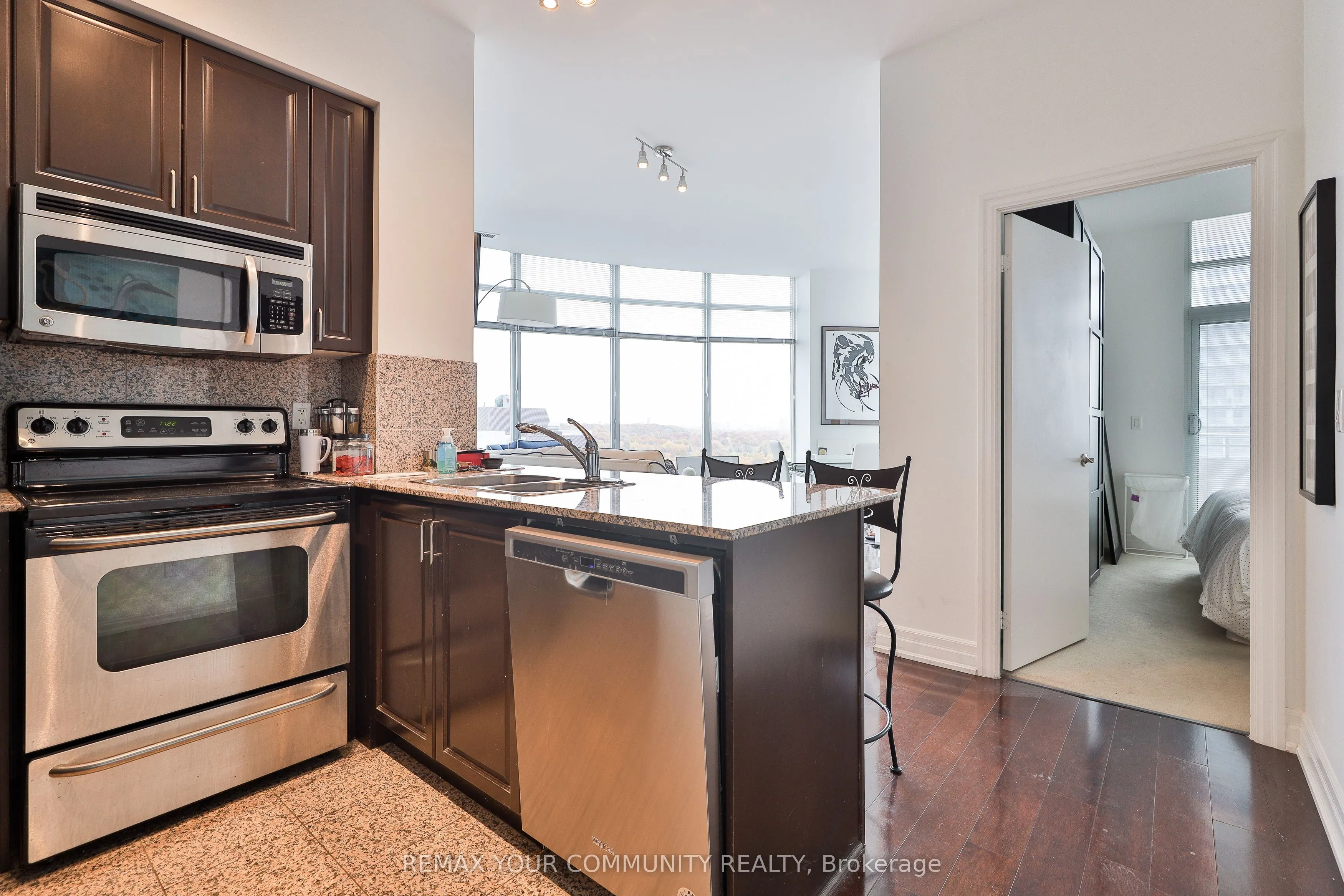 8 Scollard Street #Ph 201