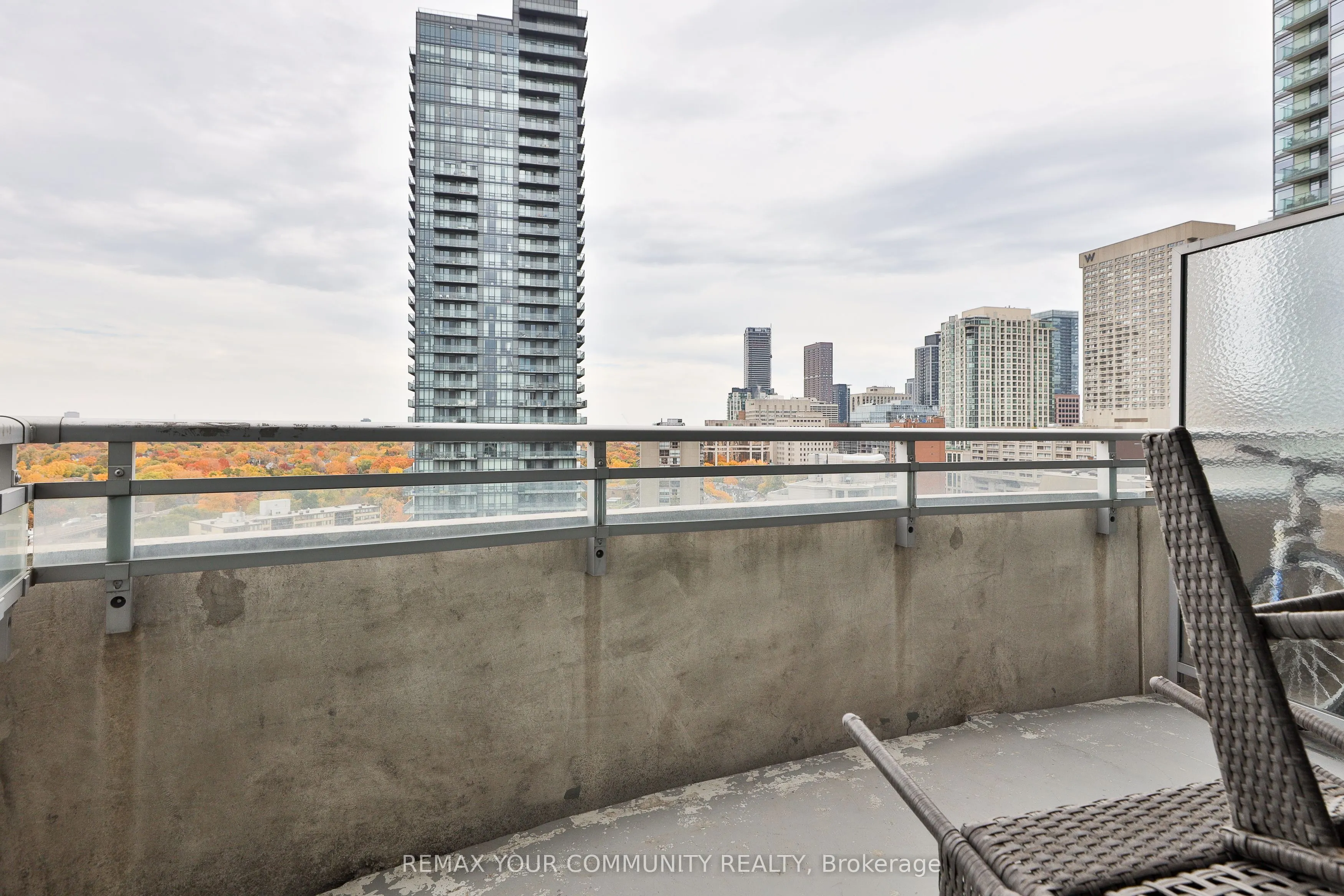 8 Scollard Street #Ph 201