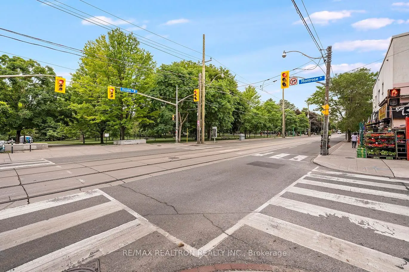 1000 Dundas Street W