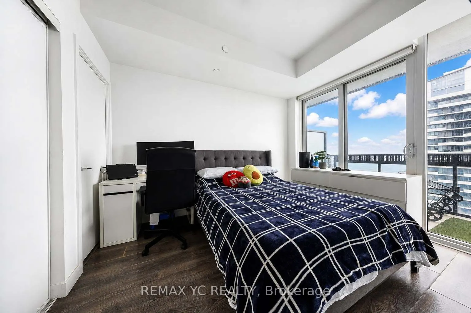 8 Eglinton Avenue E #4812