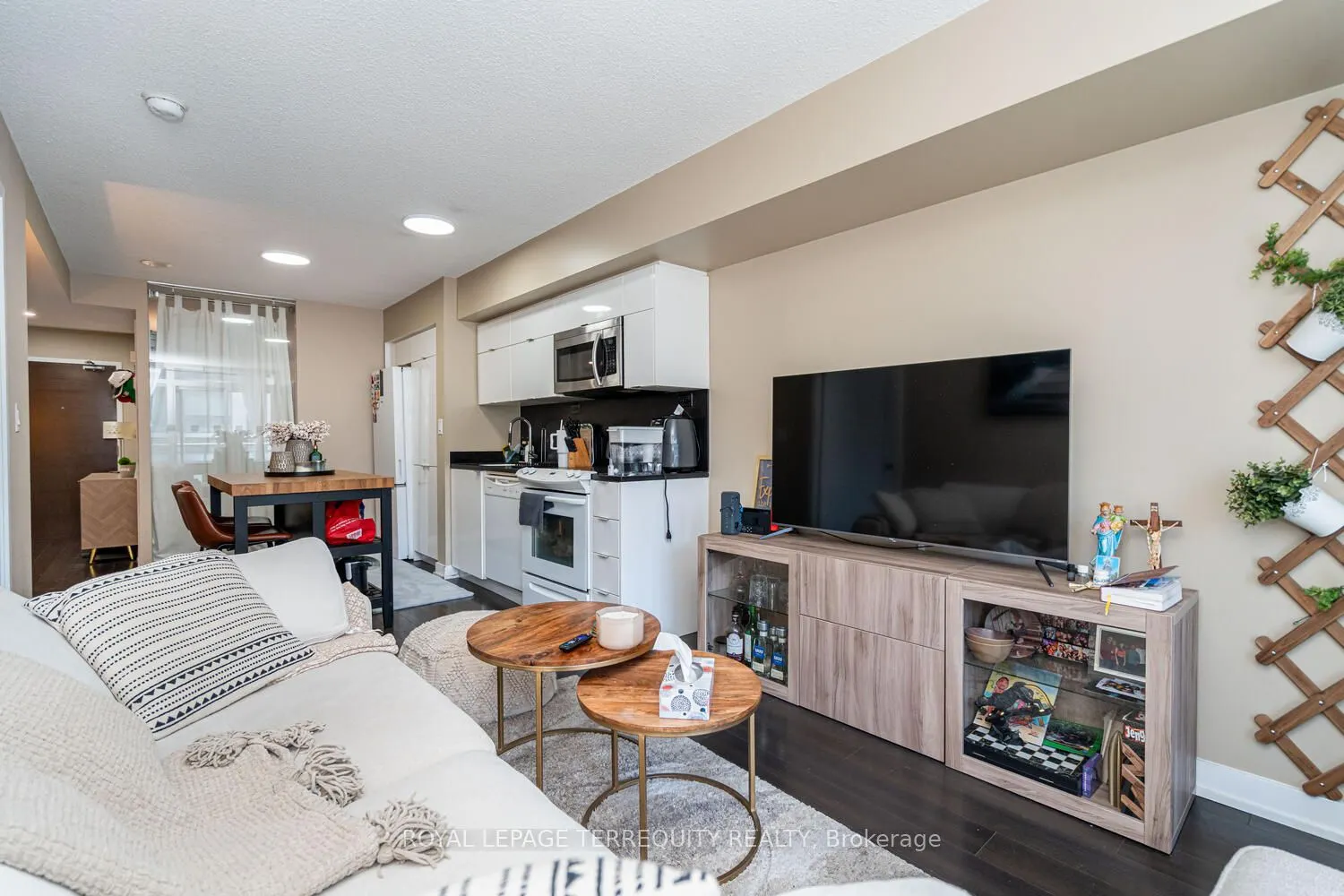 151 Dan Leckie Way #610