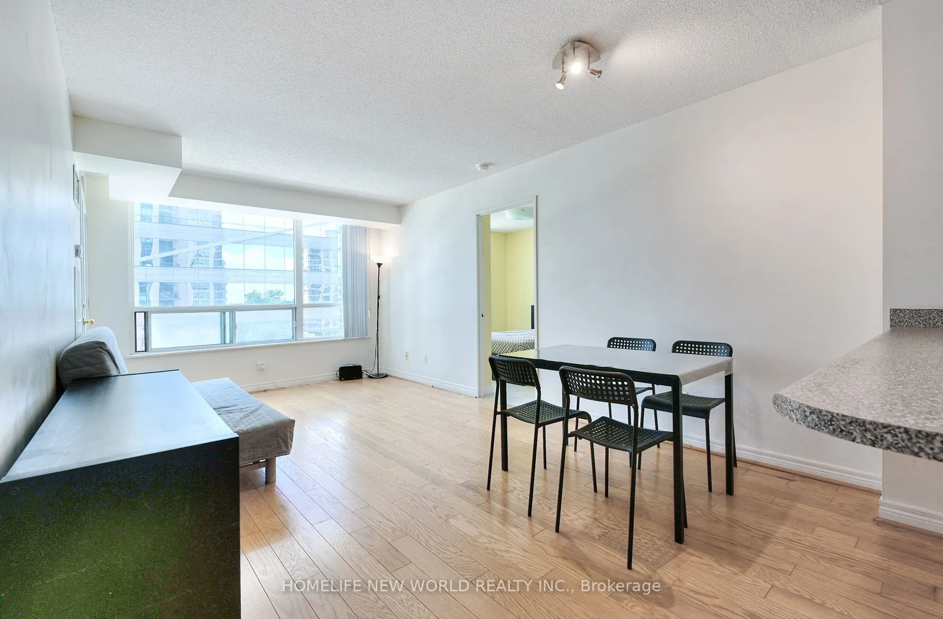 18 Parkview Avenue #811
