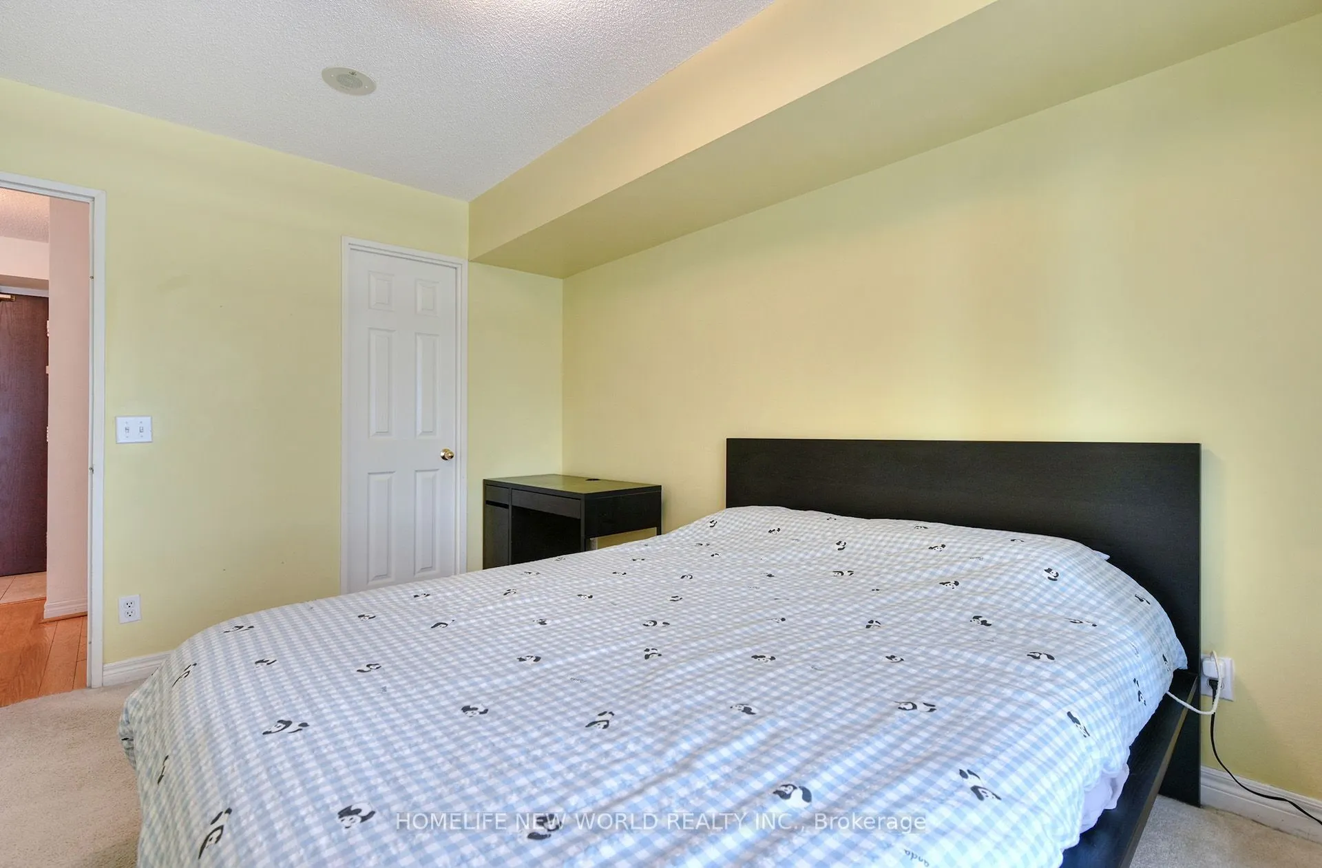 18 Parkview Avenue #811