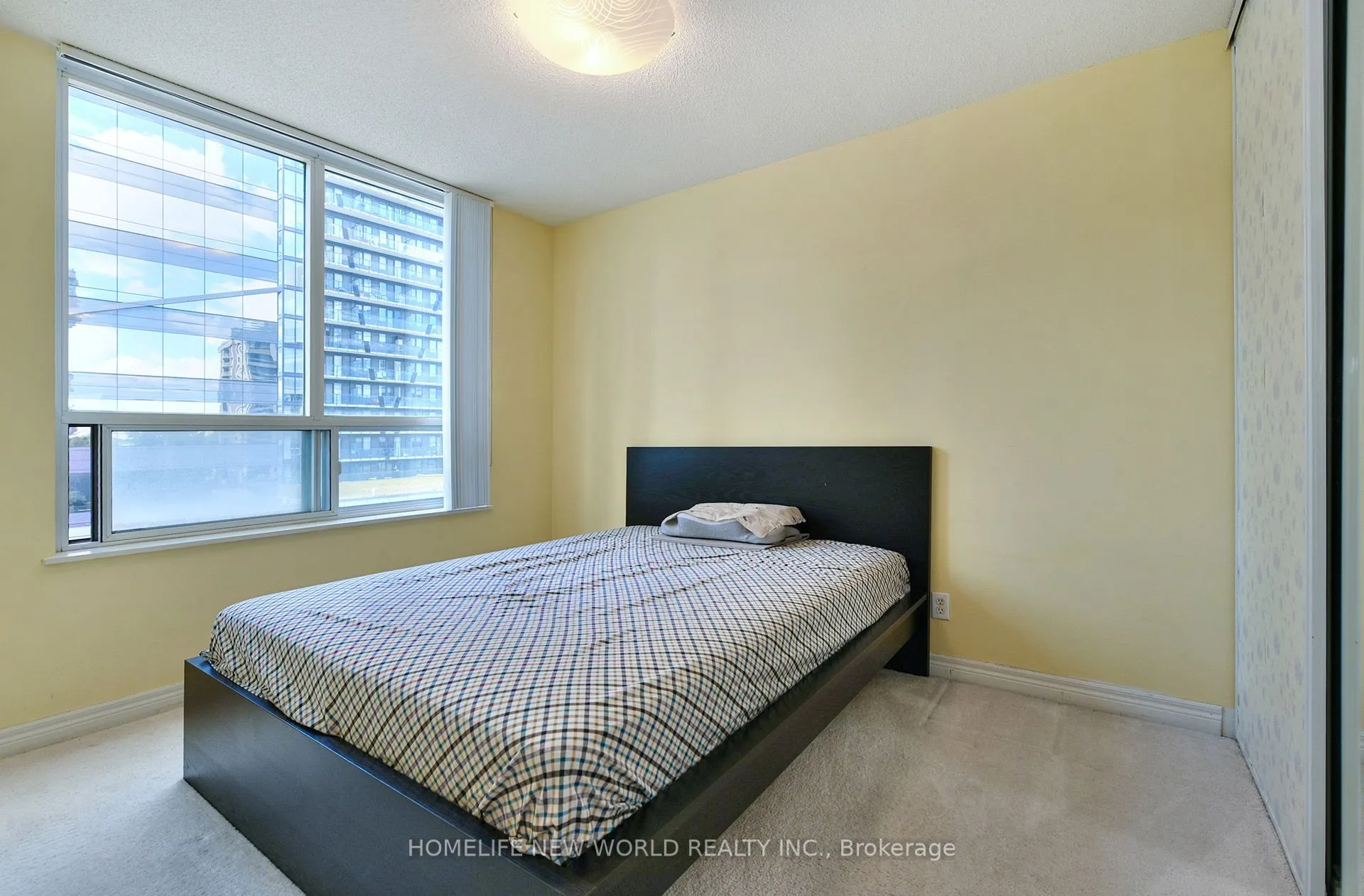 18 Parkview Avenue #811