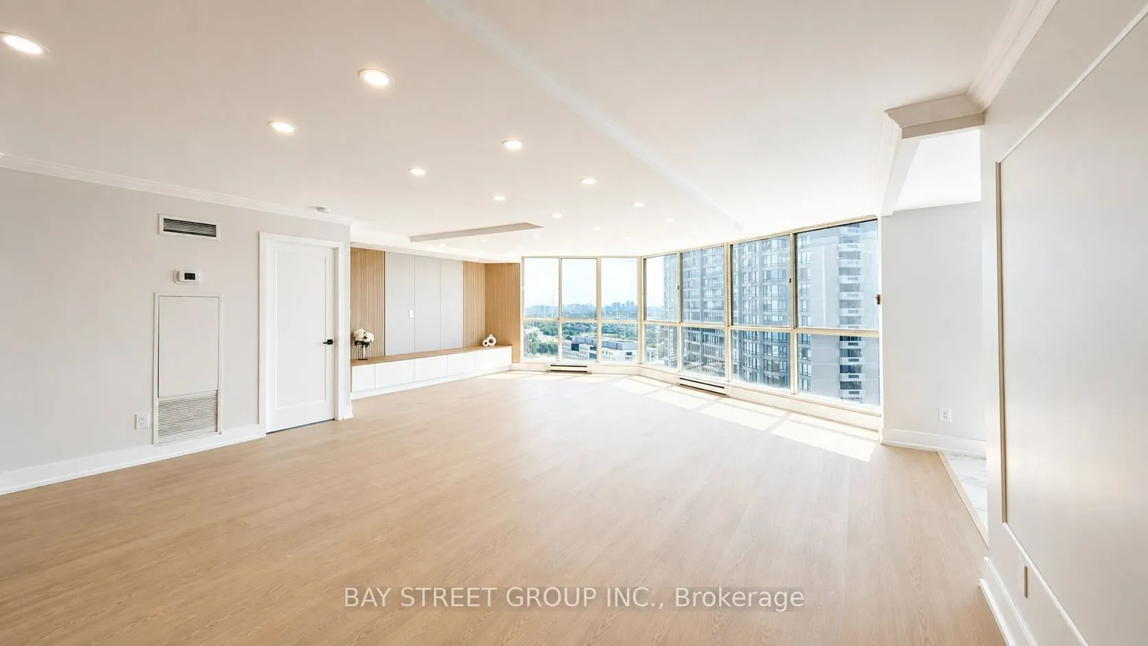 85 Skymark Drive #2201