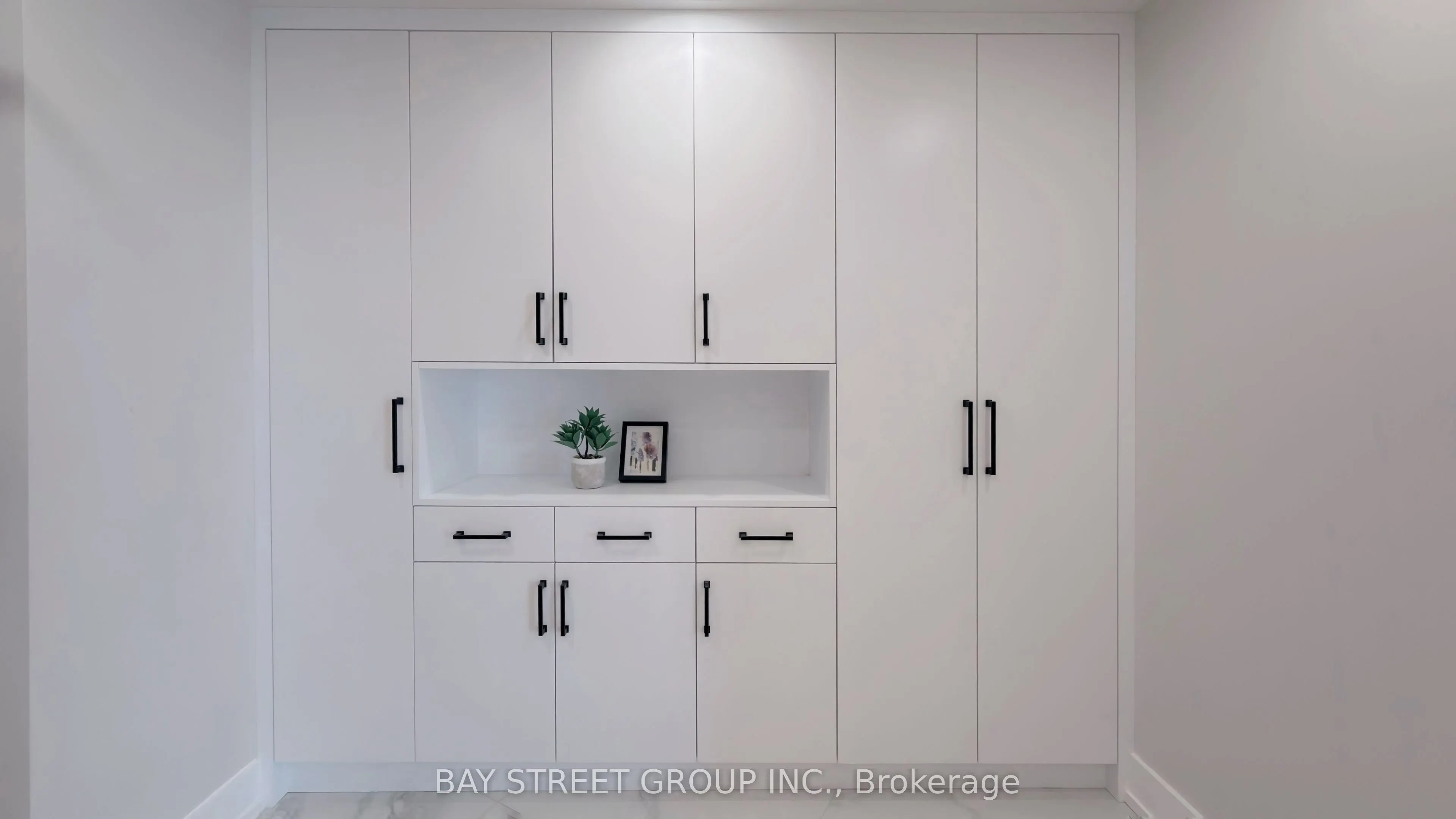 85 Skymark Drive #2201