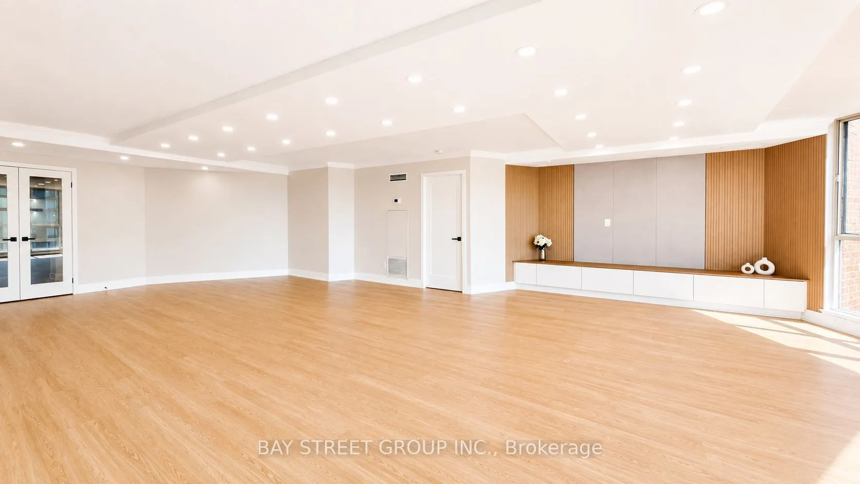 85 Skymark Drive #2201