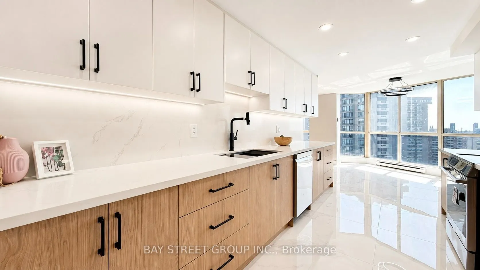 85 Skymark Drive #2201