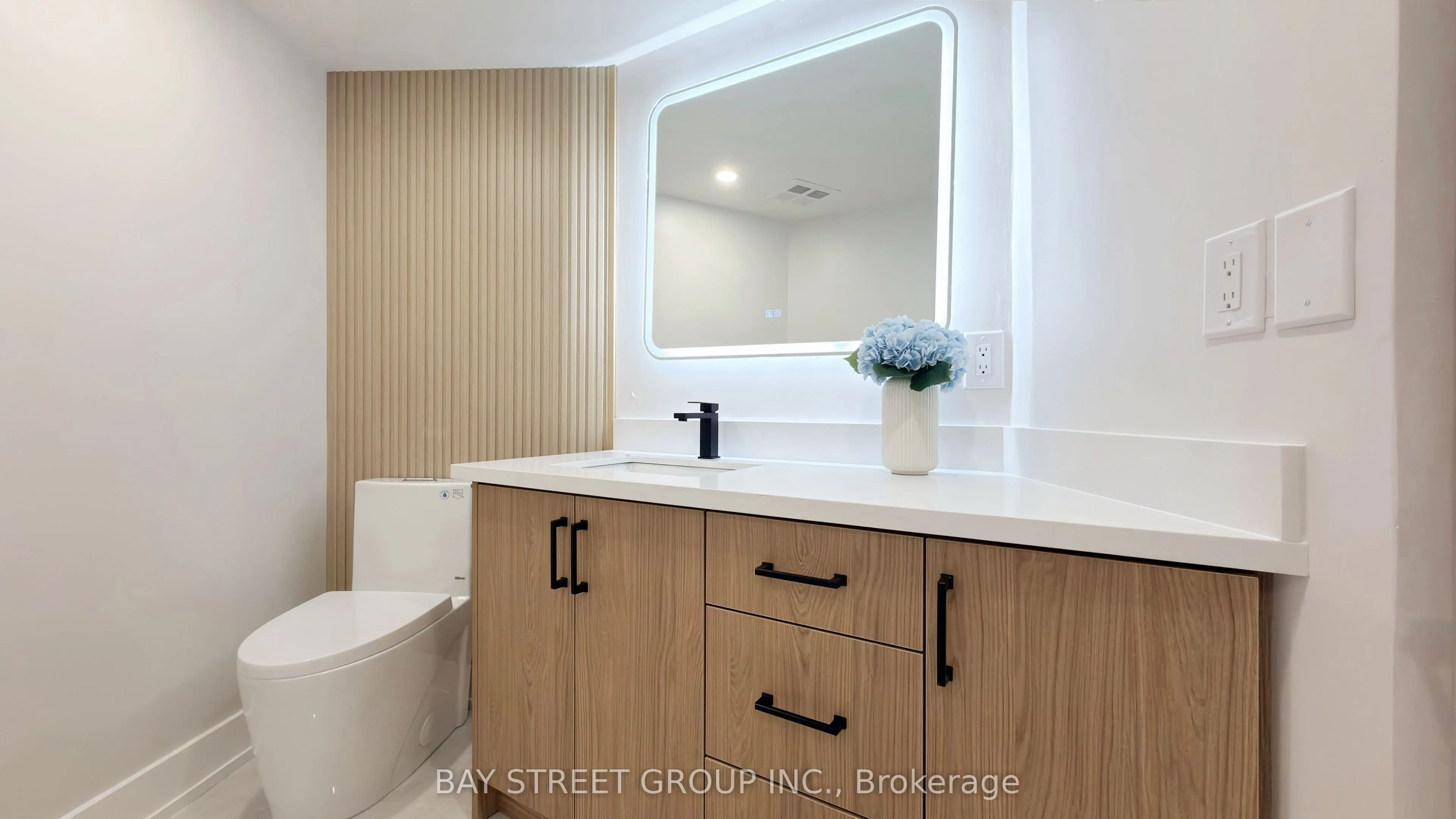 85 Skymark Drive #2201