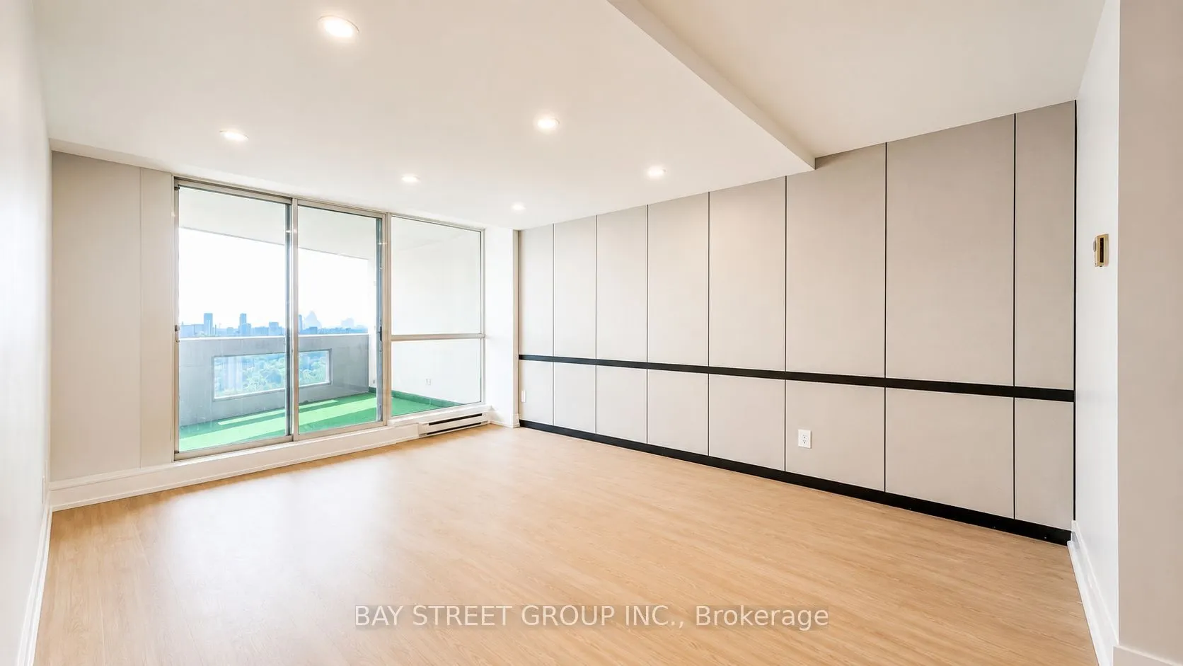85 Skymark Drive #2201
