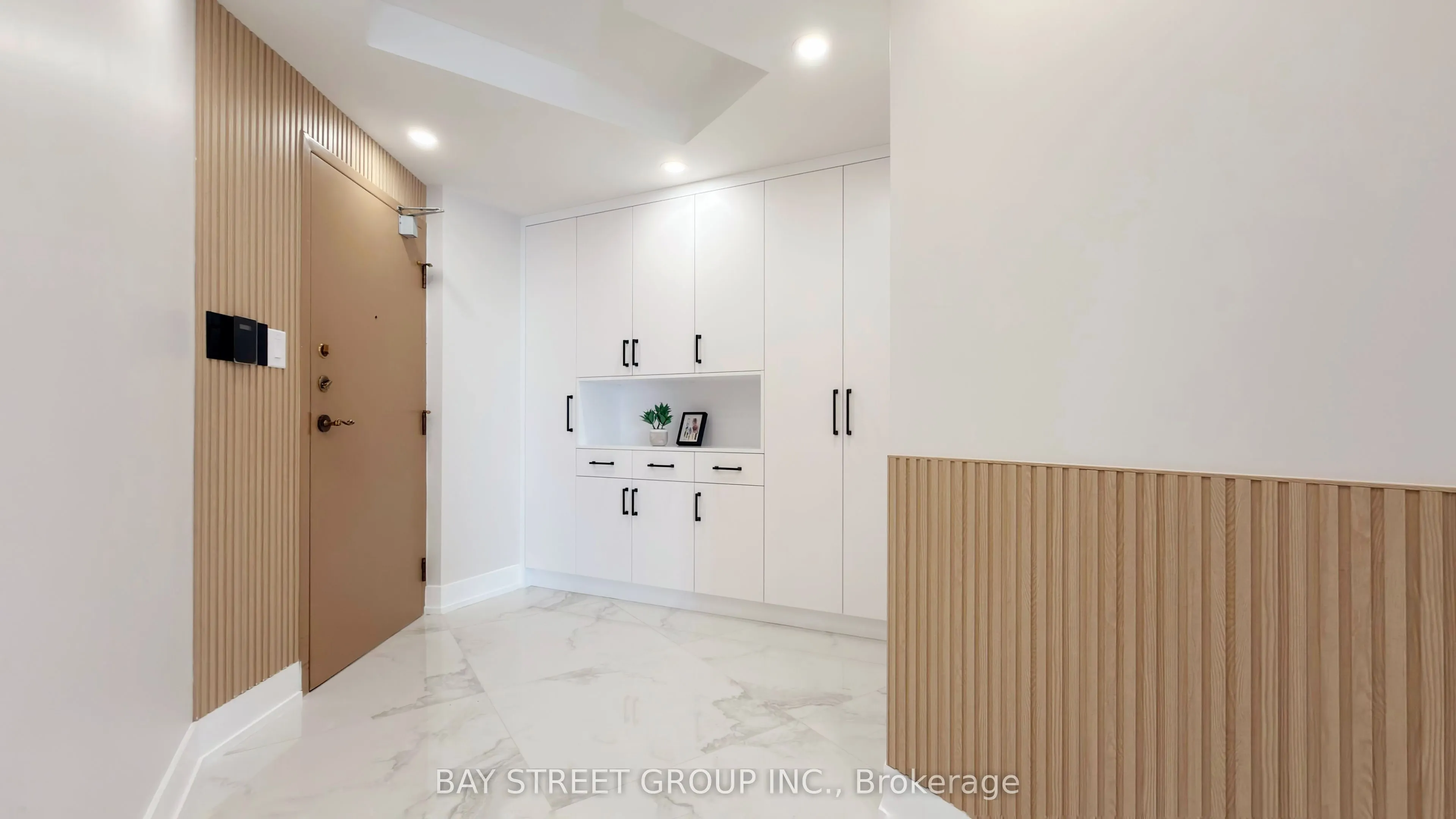 85 Skymark Drive #2201