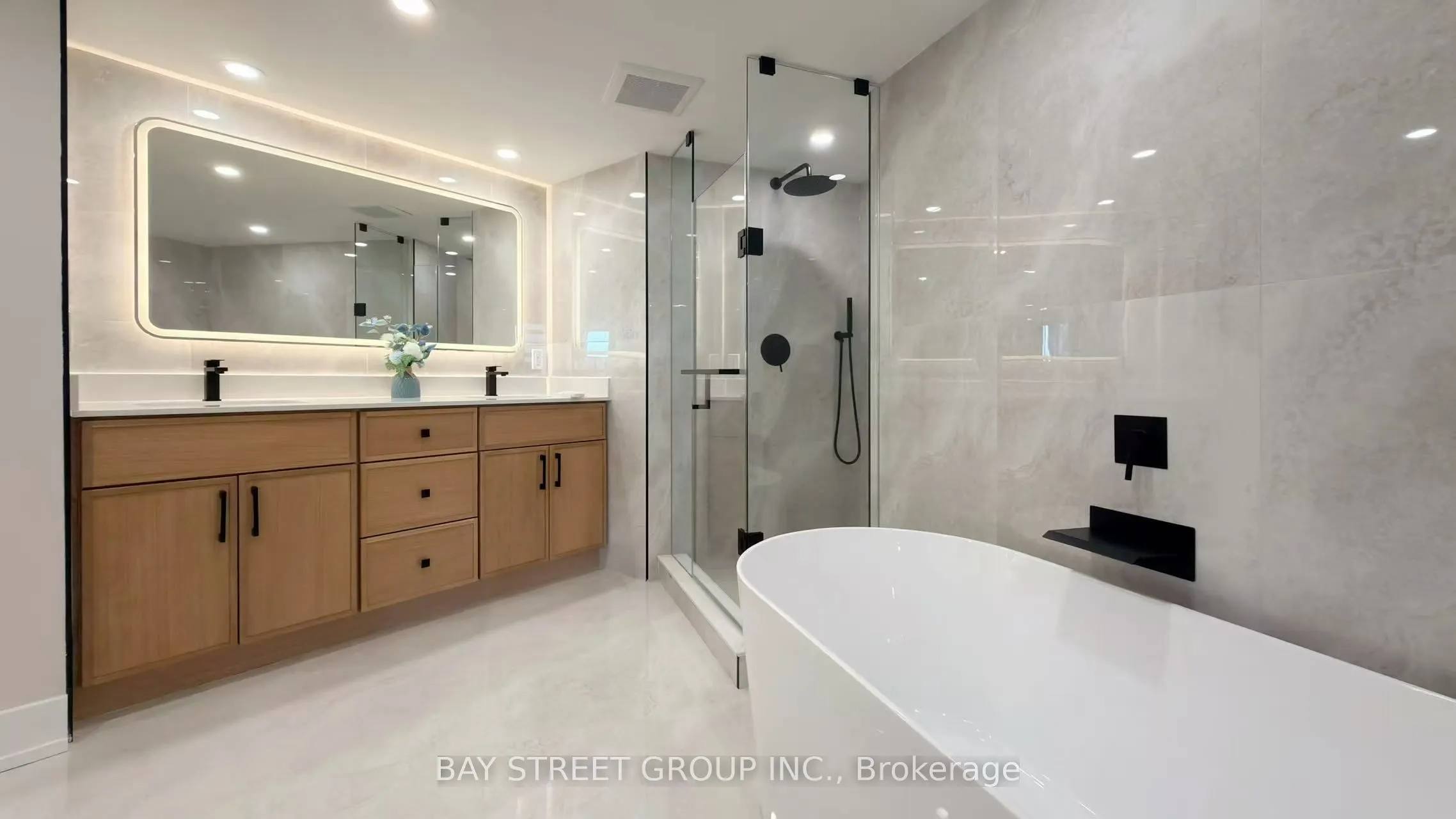 85 Skymark Drive #2201