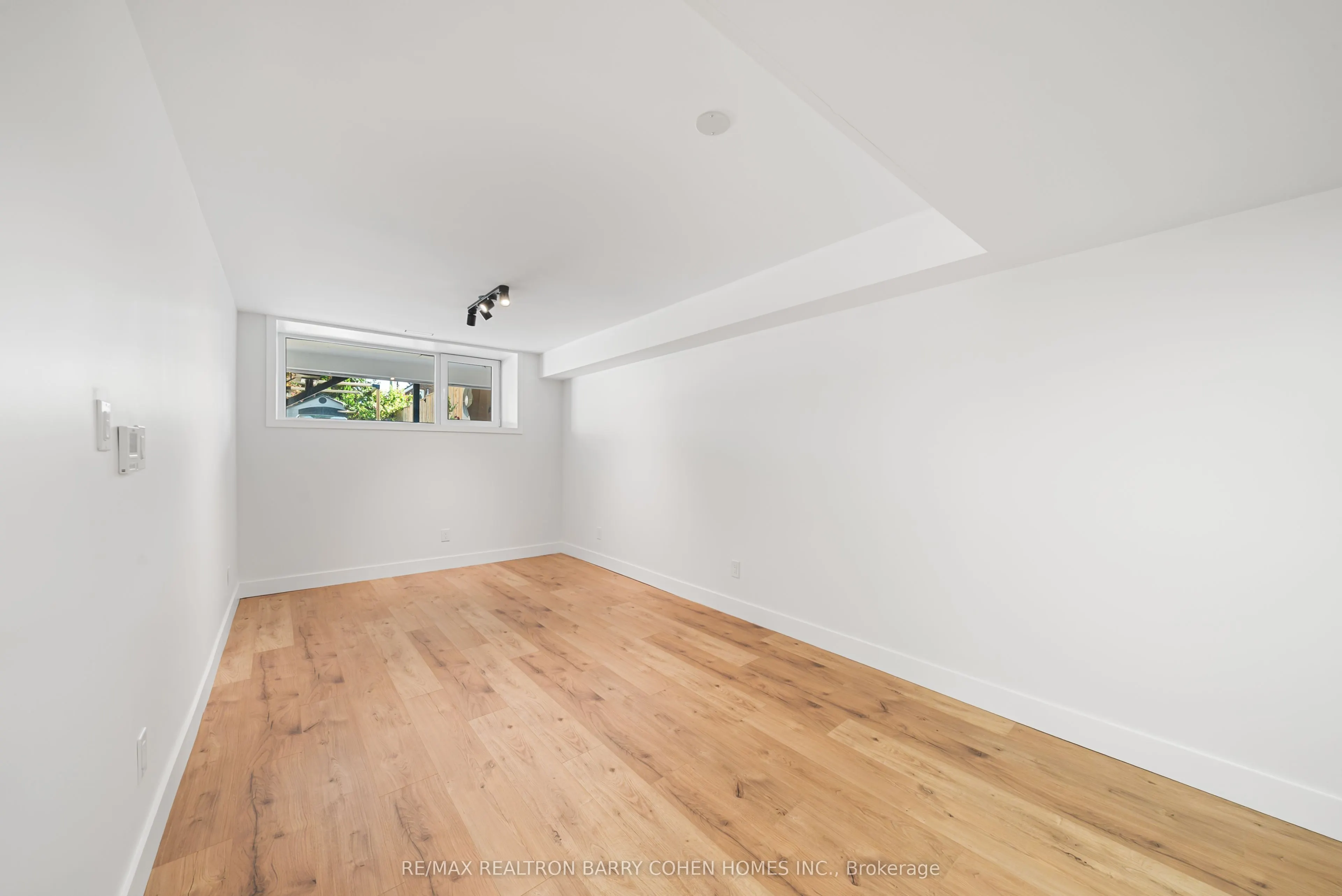 33 Lanark Avenue