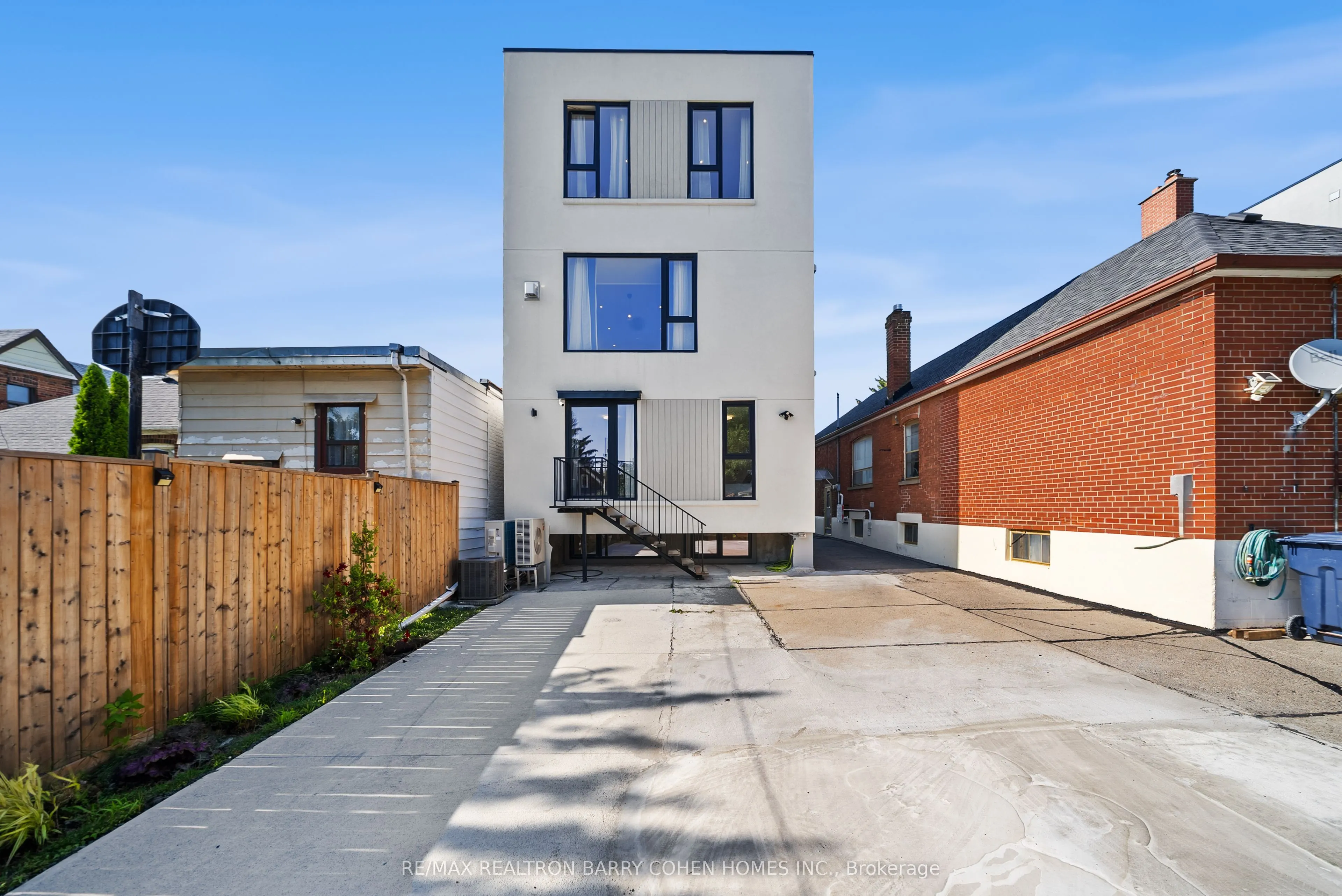 33 Lanark Avenue