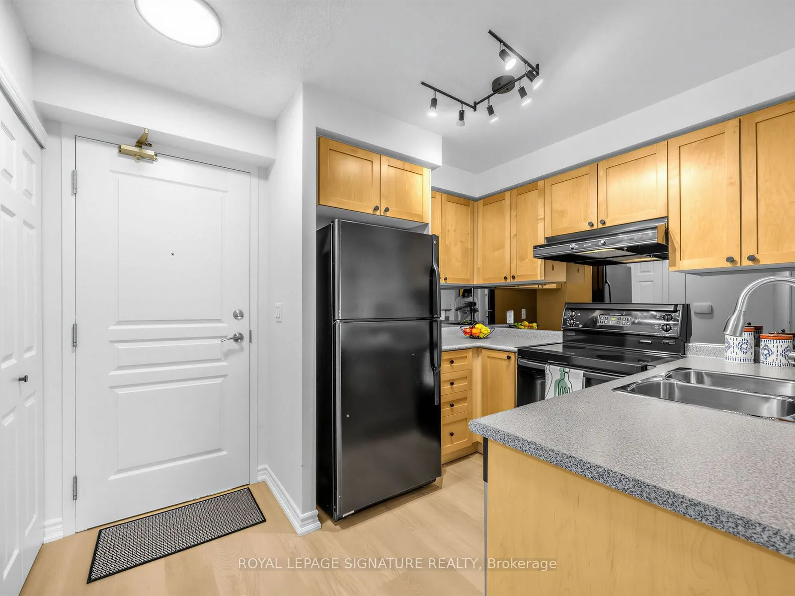 16 Dallimore Circle #220